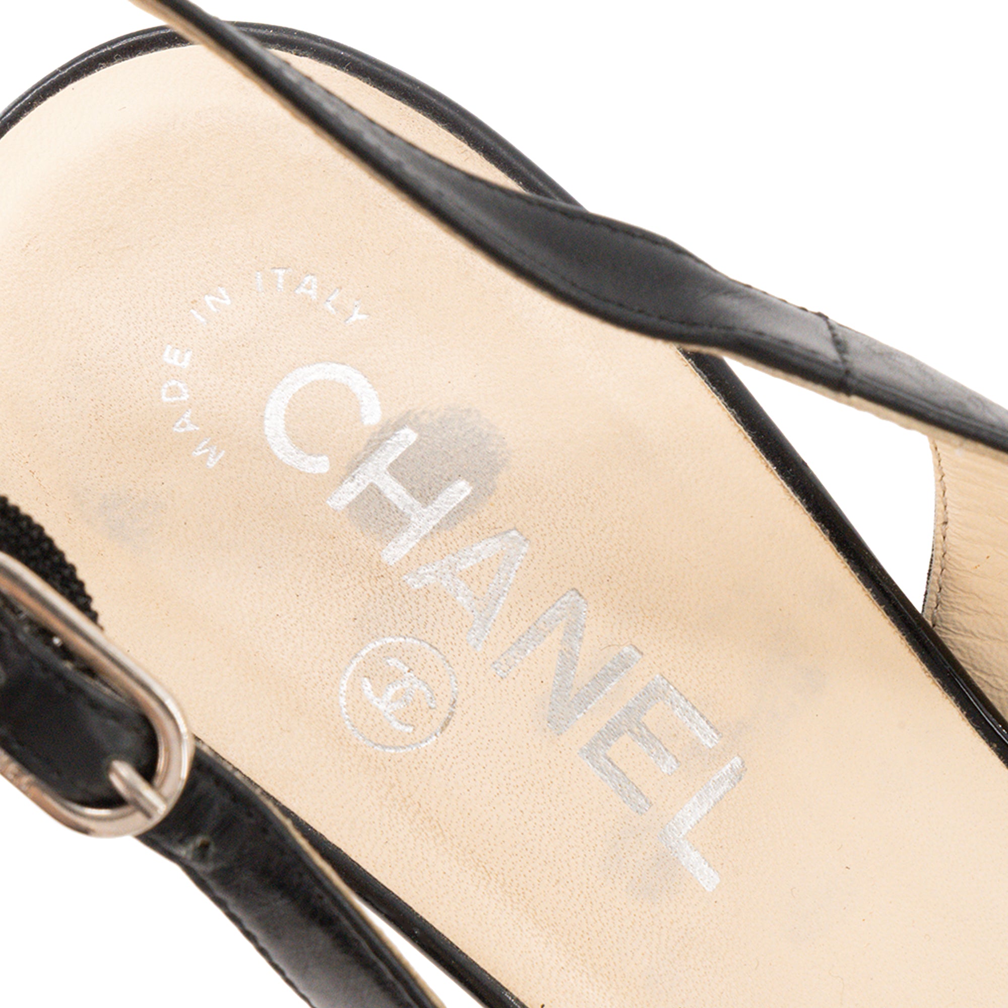 CHANEL - Escarpins Slingback compensés Chanel en cuir et verni noir (T40)