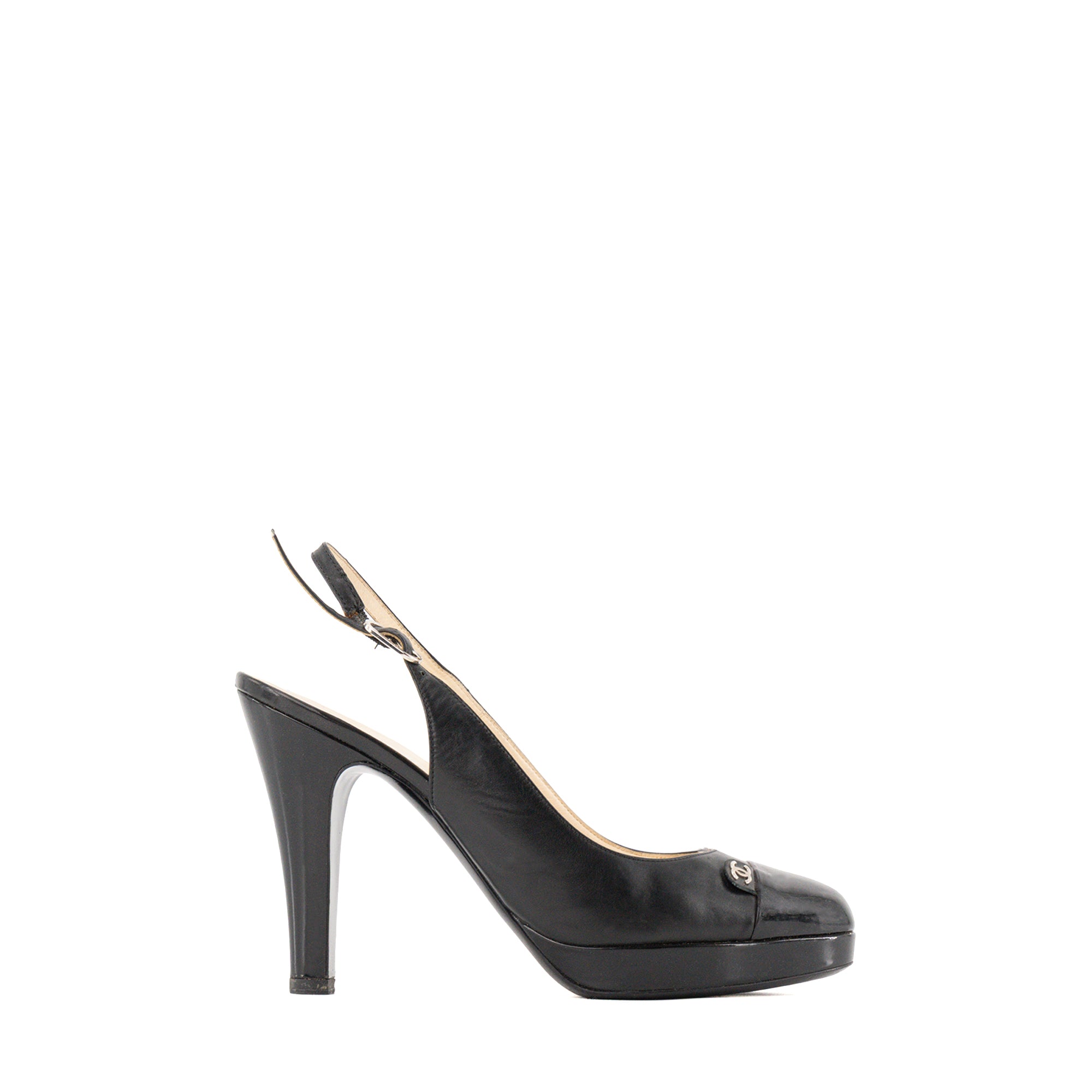 CHANEL - Escarpins Slingback compensés Chanel en cuir et verni noir (T40)