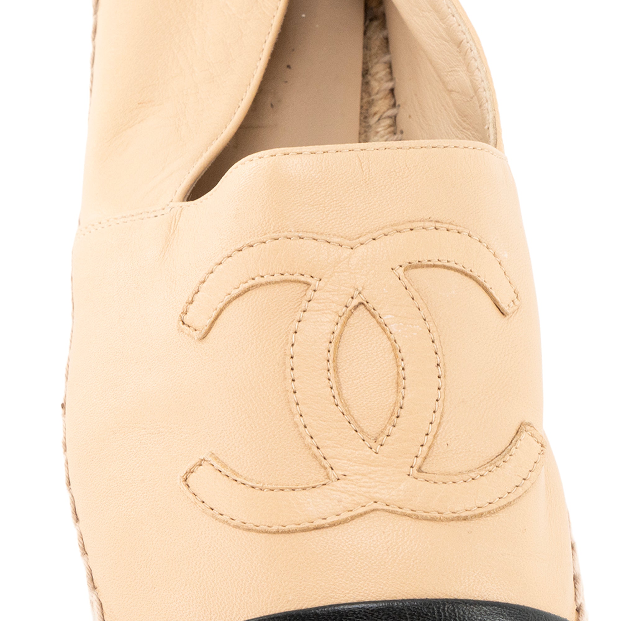 CHANEL - Espadrilles Chanel en cuir et raphia beige et noir (T38)