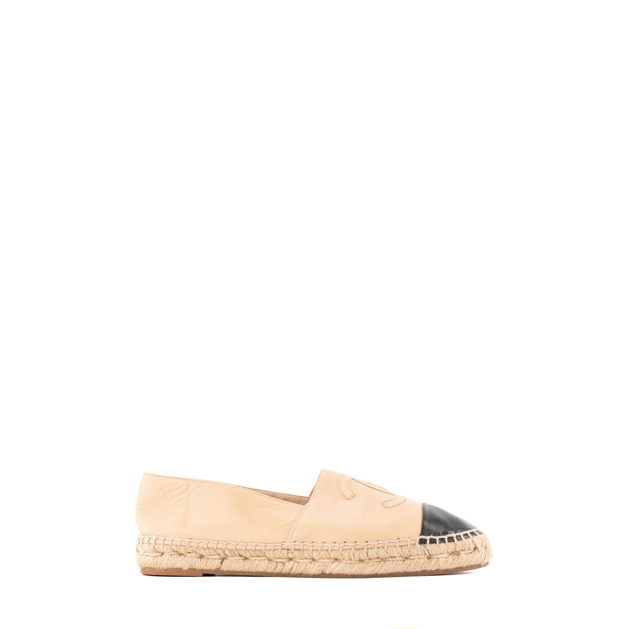 CHANEL - Espadrilles Chanel en cuir et raphia beige et noir (T38)