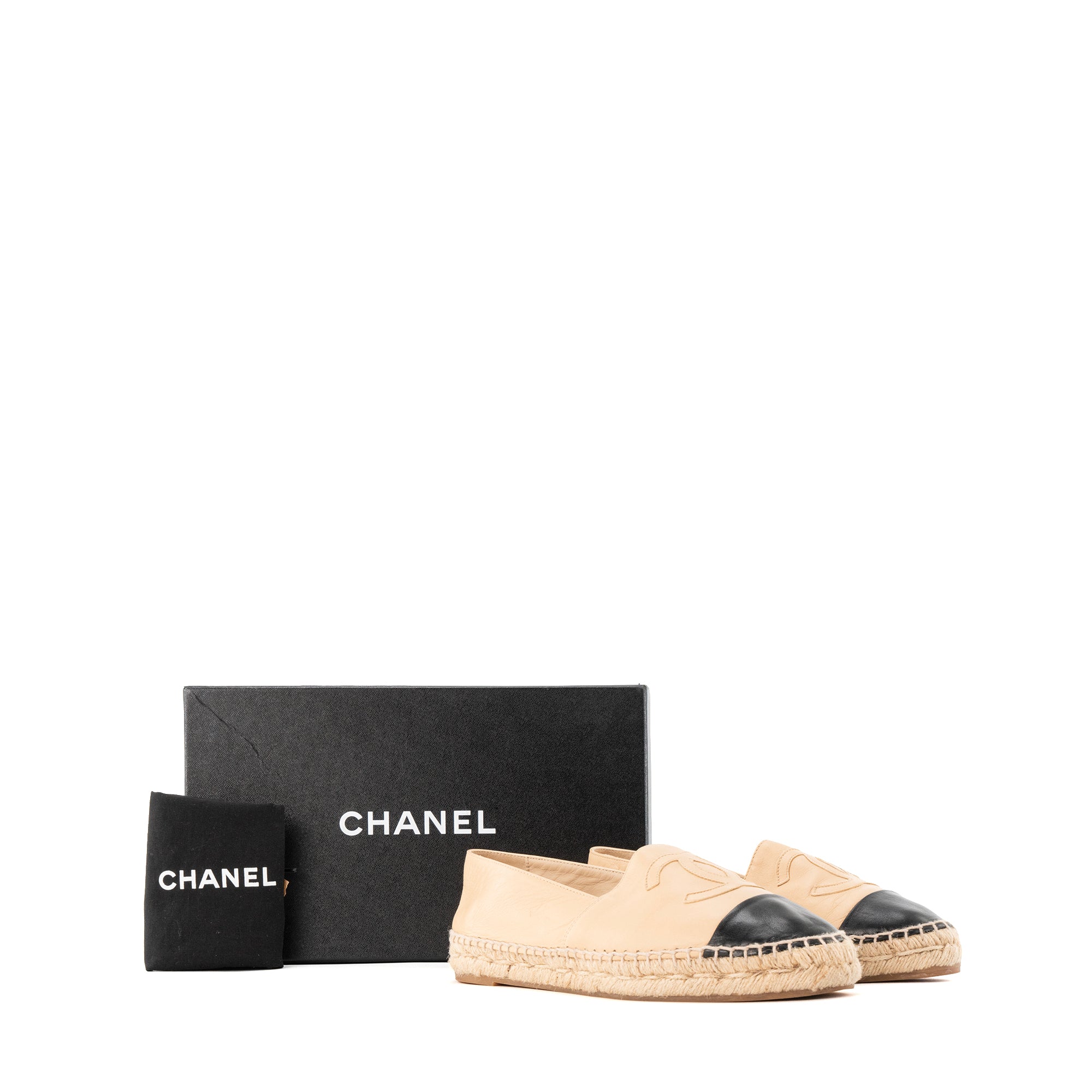 CHANEL - Espadrilles Chanel en cuir et raphia beige et noir (T38)
