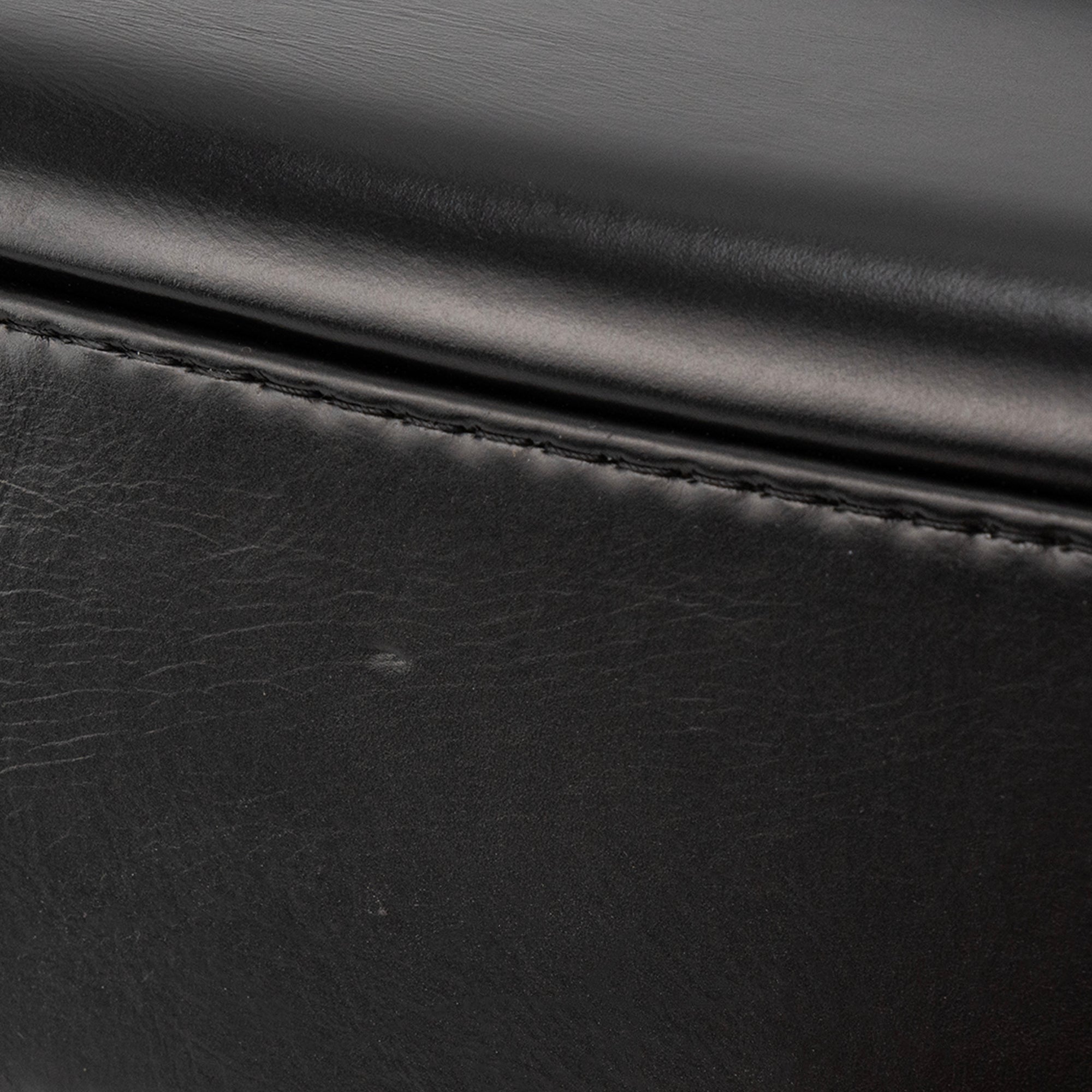 CHANEL - Sac à bandoulière Gabrielle Chanel en cuir froissé bleu marine et noir