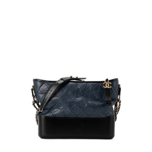 CHANEL - Sac à bandoulière Gabrielle Chanel en cuir froissé bleu marine et noir