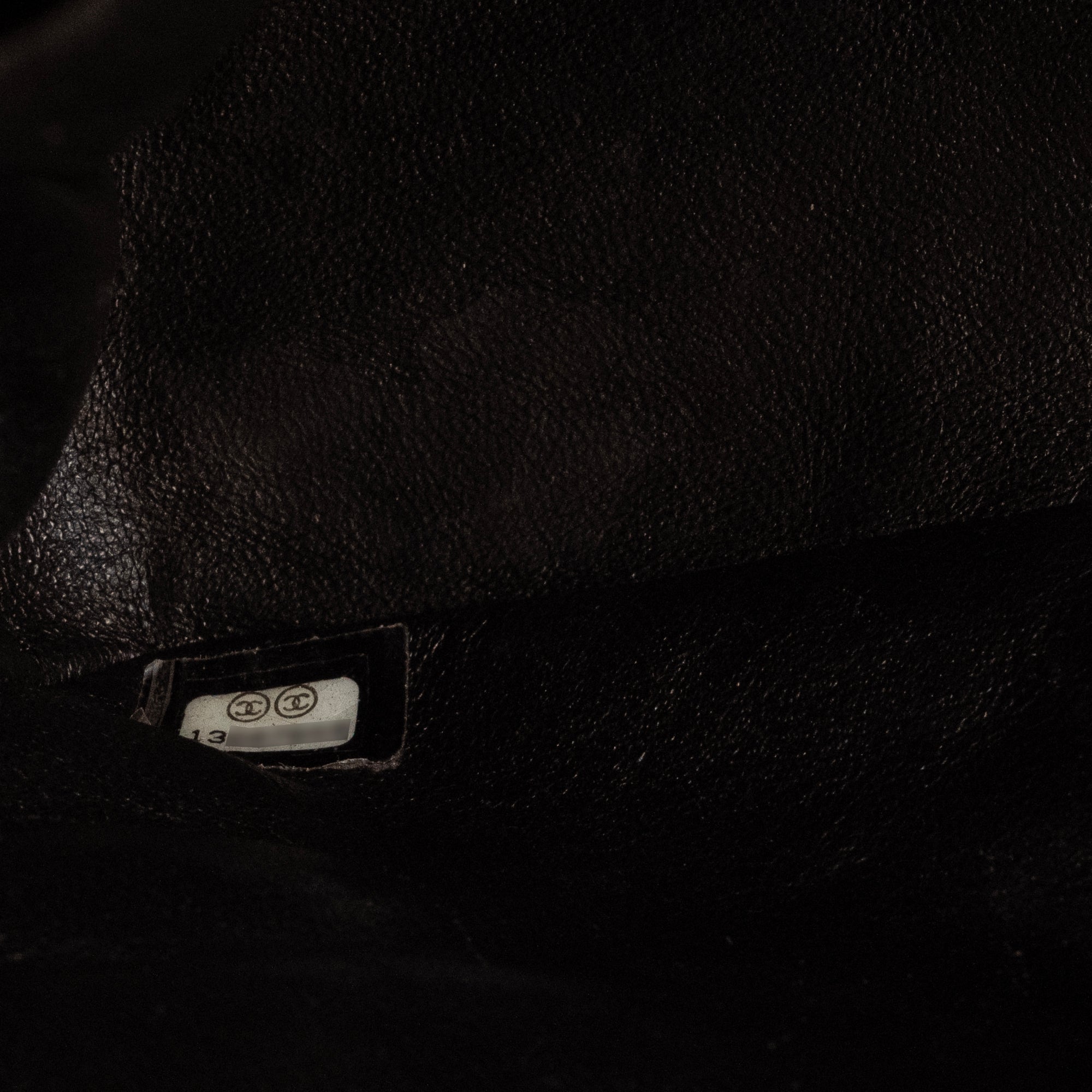 CHANEL - Sac à bandoulière Classique/Timeless Jumbo simple flap Chanel en cuir caviar noir