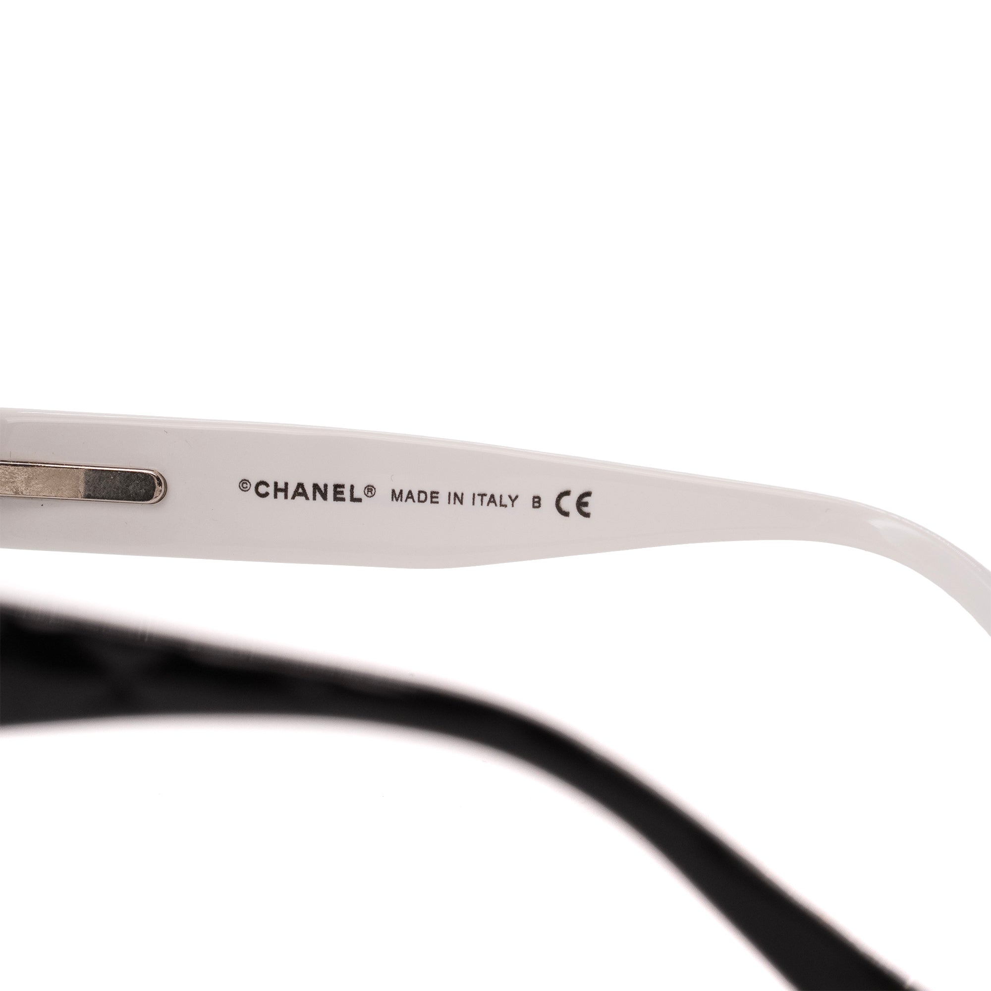 CHANEL - Lunettes de soleil 5120 Chanel en plastique noir et blanc