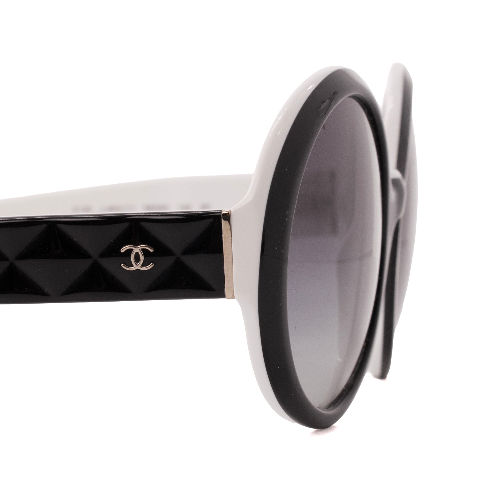 CHANEL - Lunettes de soleil 5120 Chanel en plastique noir et blanc