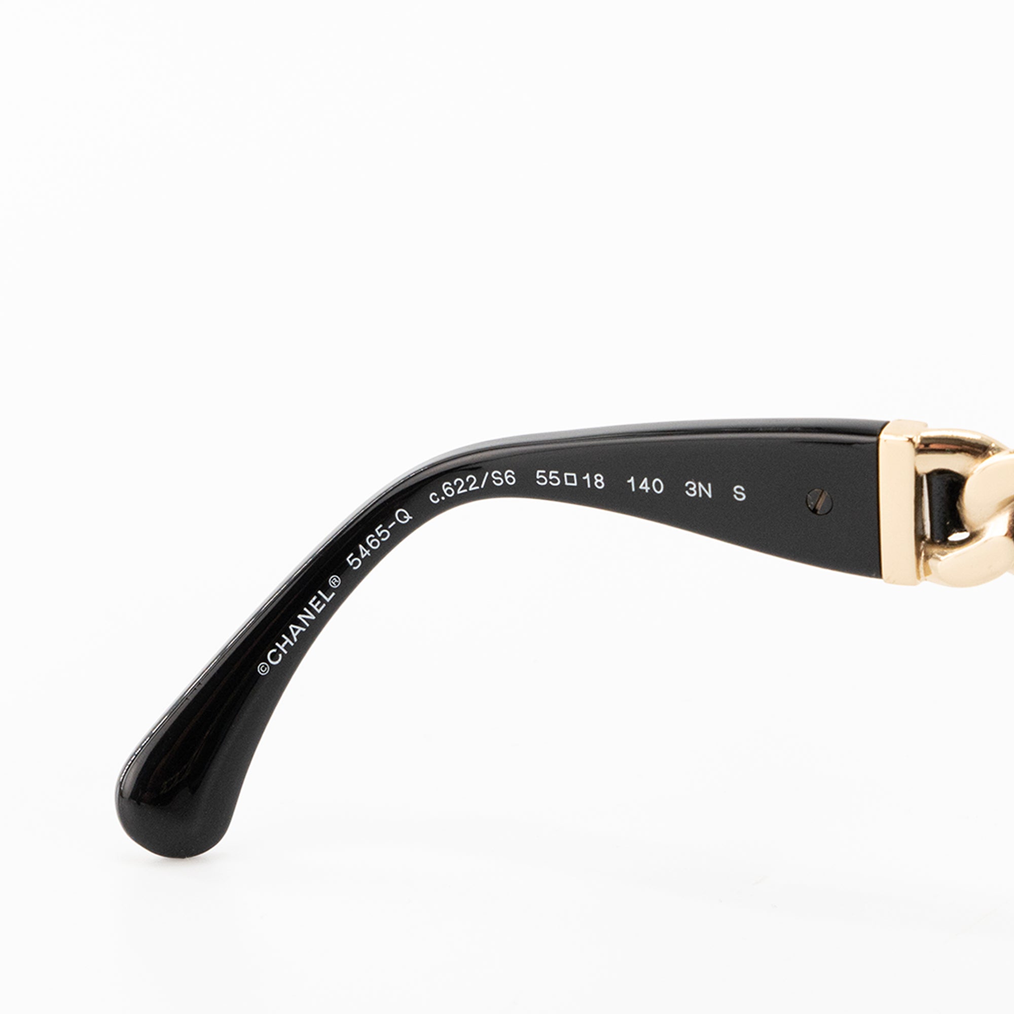 CHANEL - Lunettes de soleil CC Chanel en cuir et acétate noir