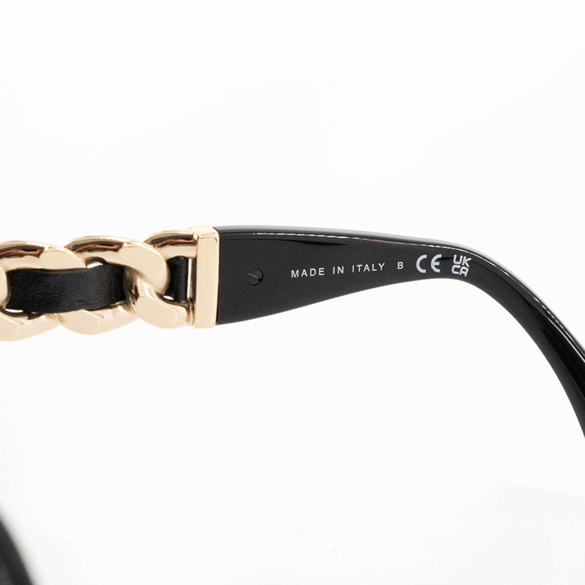 CHANEL - Lunettes de soleil CC Chanel en cuir et acétate noir