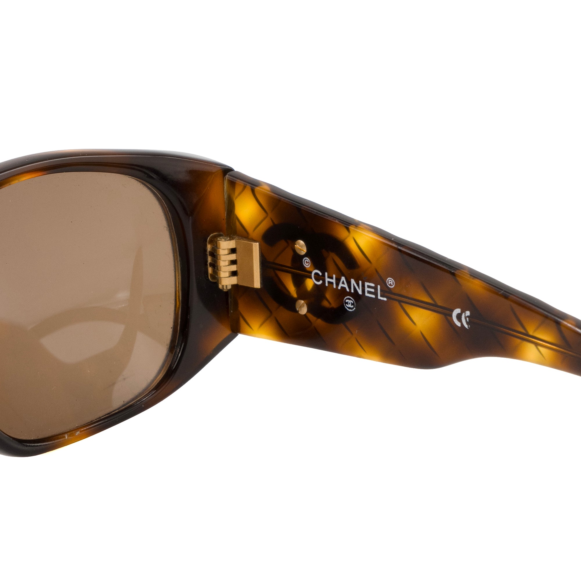 CHANEL - Lunettes de soleil CC Chanel en plastique motif écailles