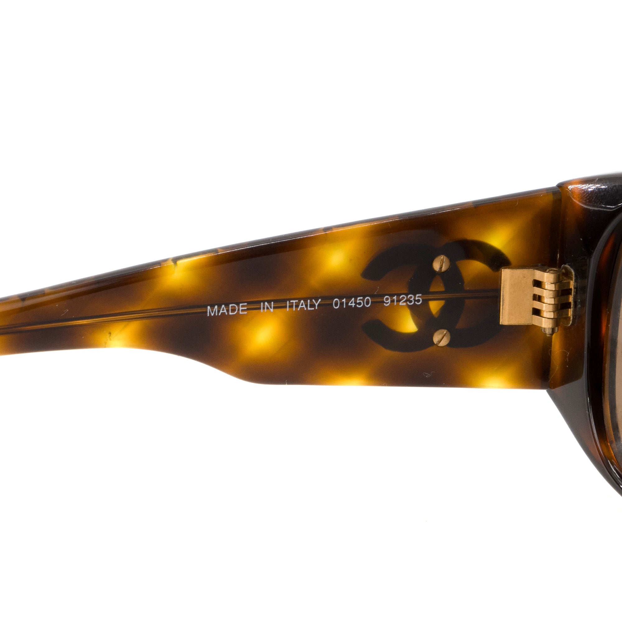 CHANEL - Lunettes de soleil CC Chanel en plastique motif écailles