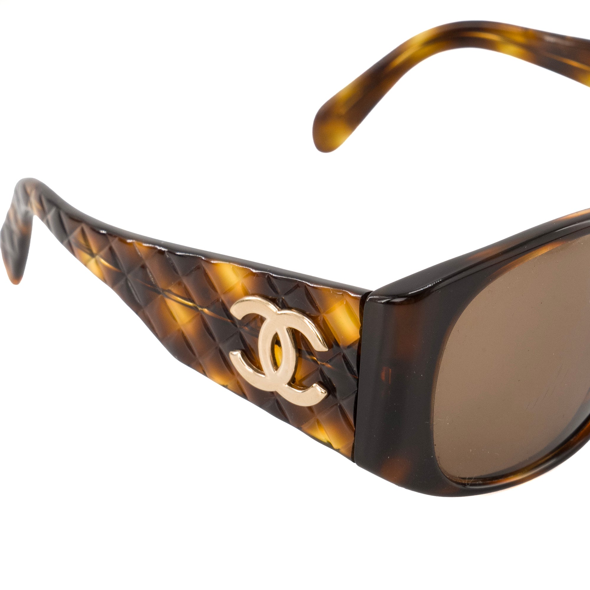 CHANEL - Lunettes de soleil CC Chanel en plastique motif écailles