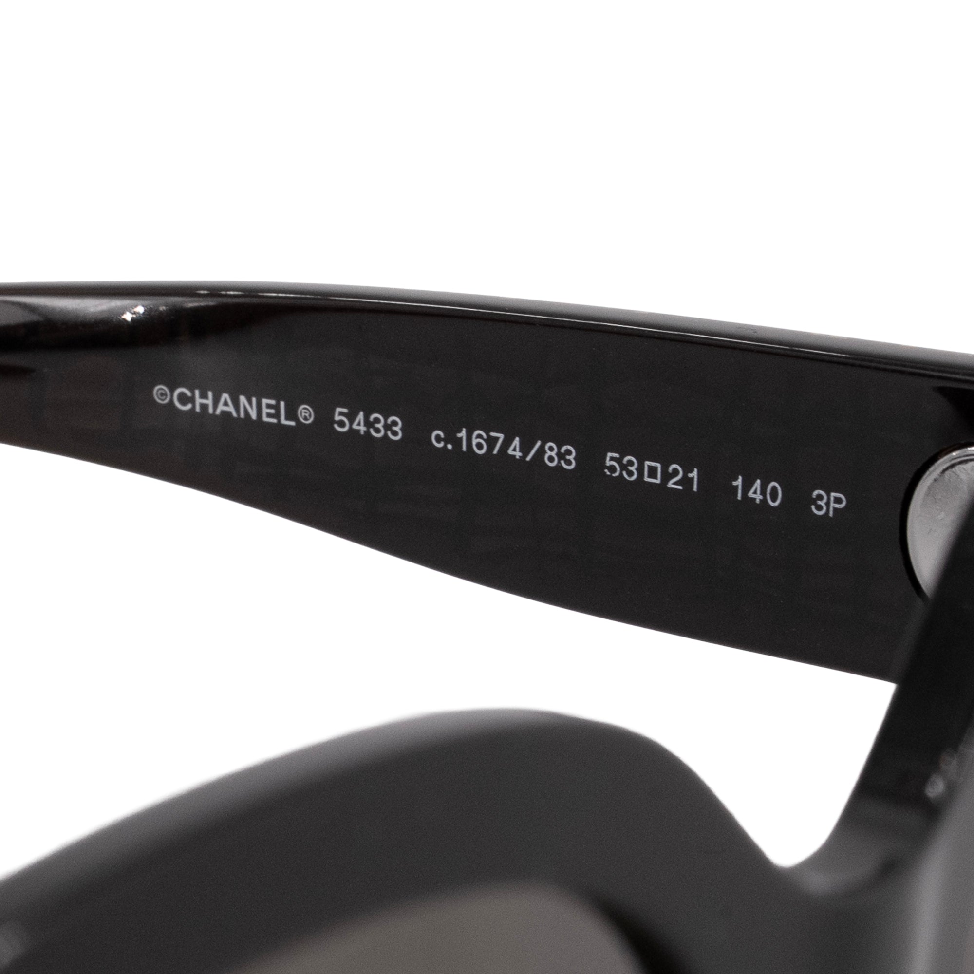 CHANEL - Lunettes de soleil CH5433 Chanel en plastique noir