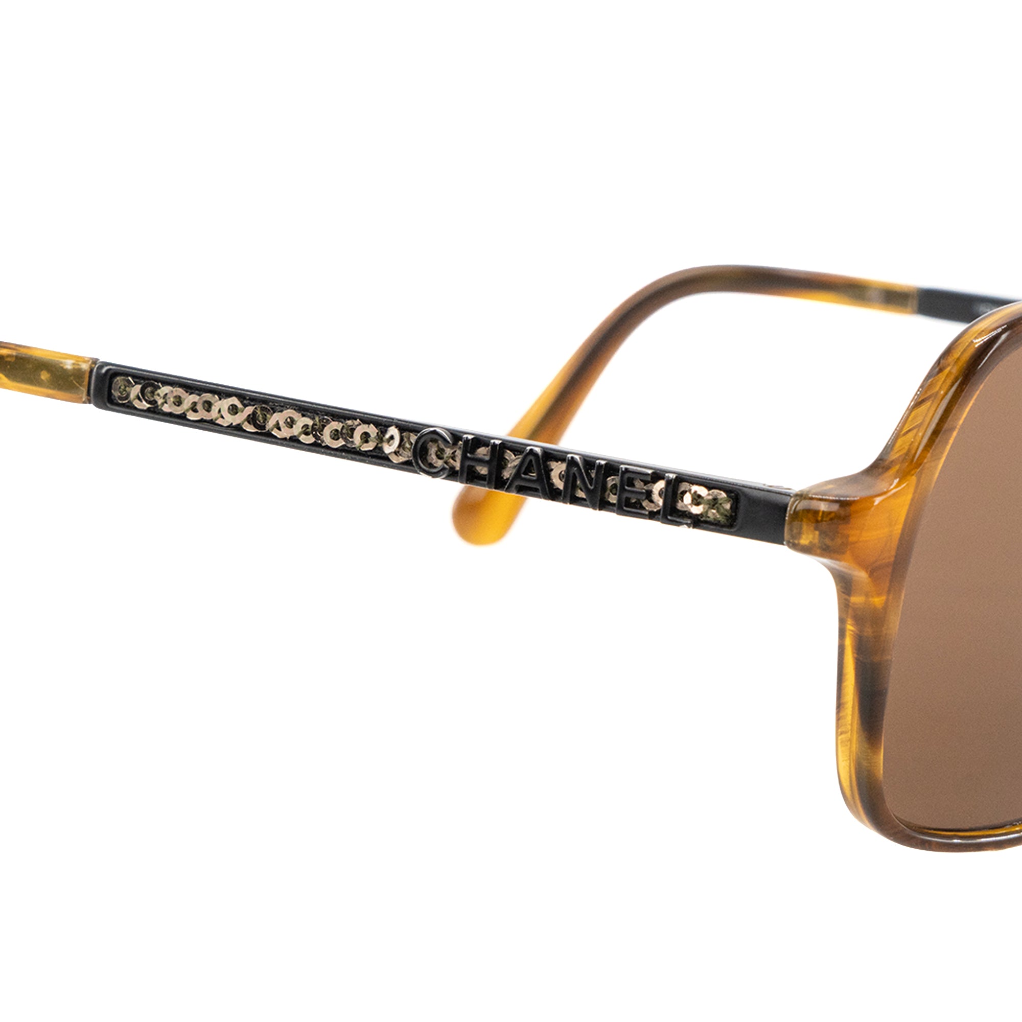 CHANEL - Lunettes de soleil Chanel en acétate marron et sequins brodés
