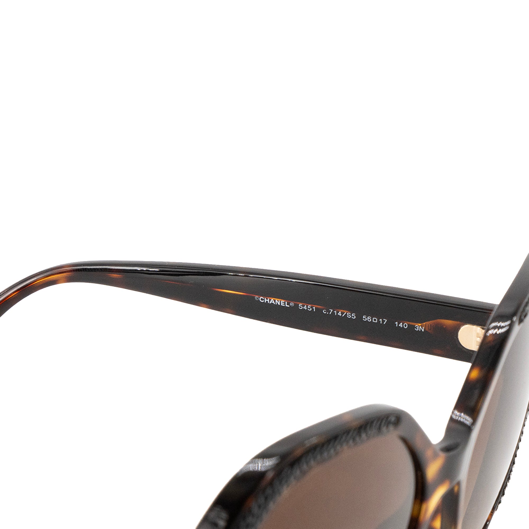 CHANEL - Lunettes de soleil Chanel en acétate marron et sequins noirs brodés