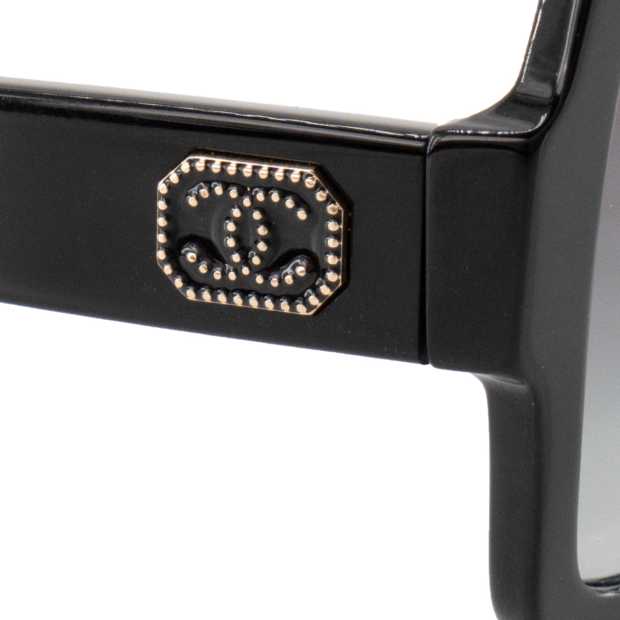 CHANEL - Lunettes de soleil Chanel en acétate noir