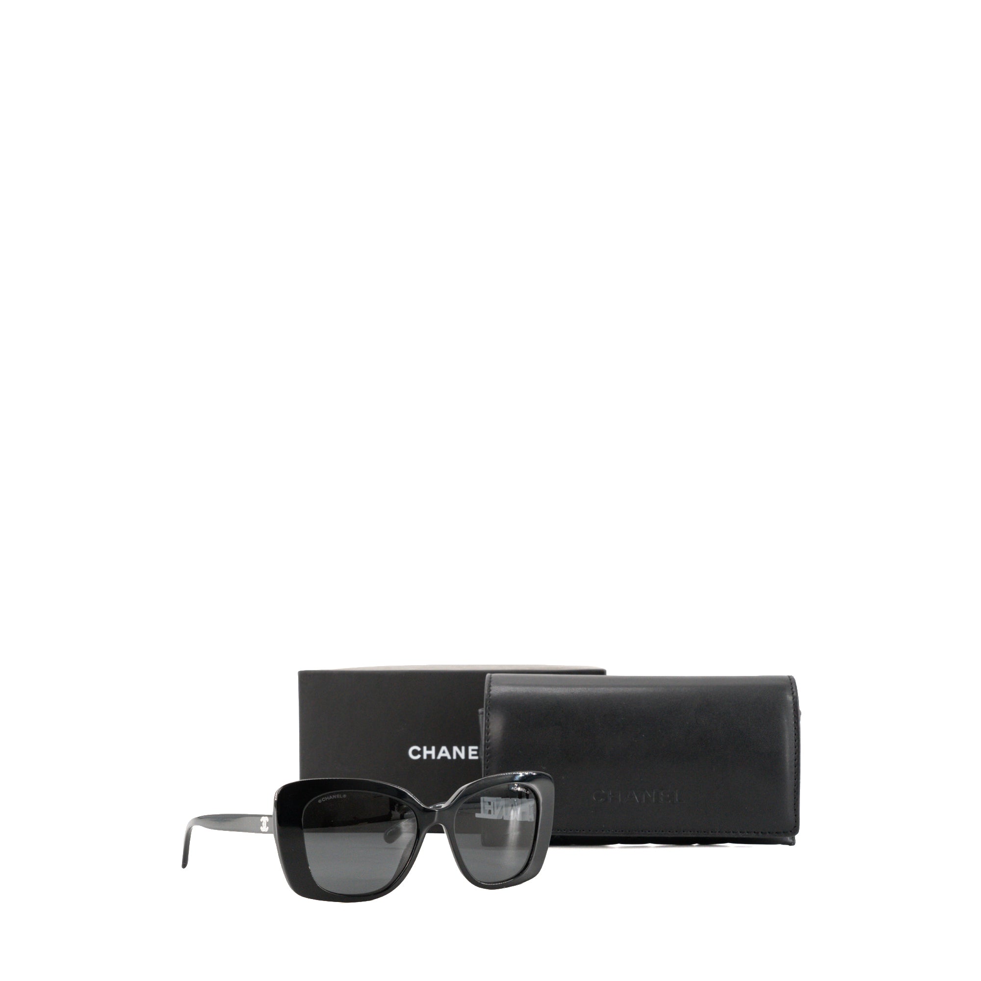 CHANEL - Lunettes de soleil Chanel en acétate noir et blanc ornées de strass
