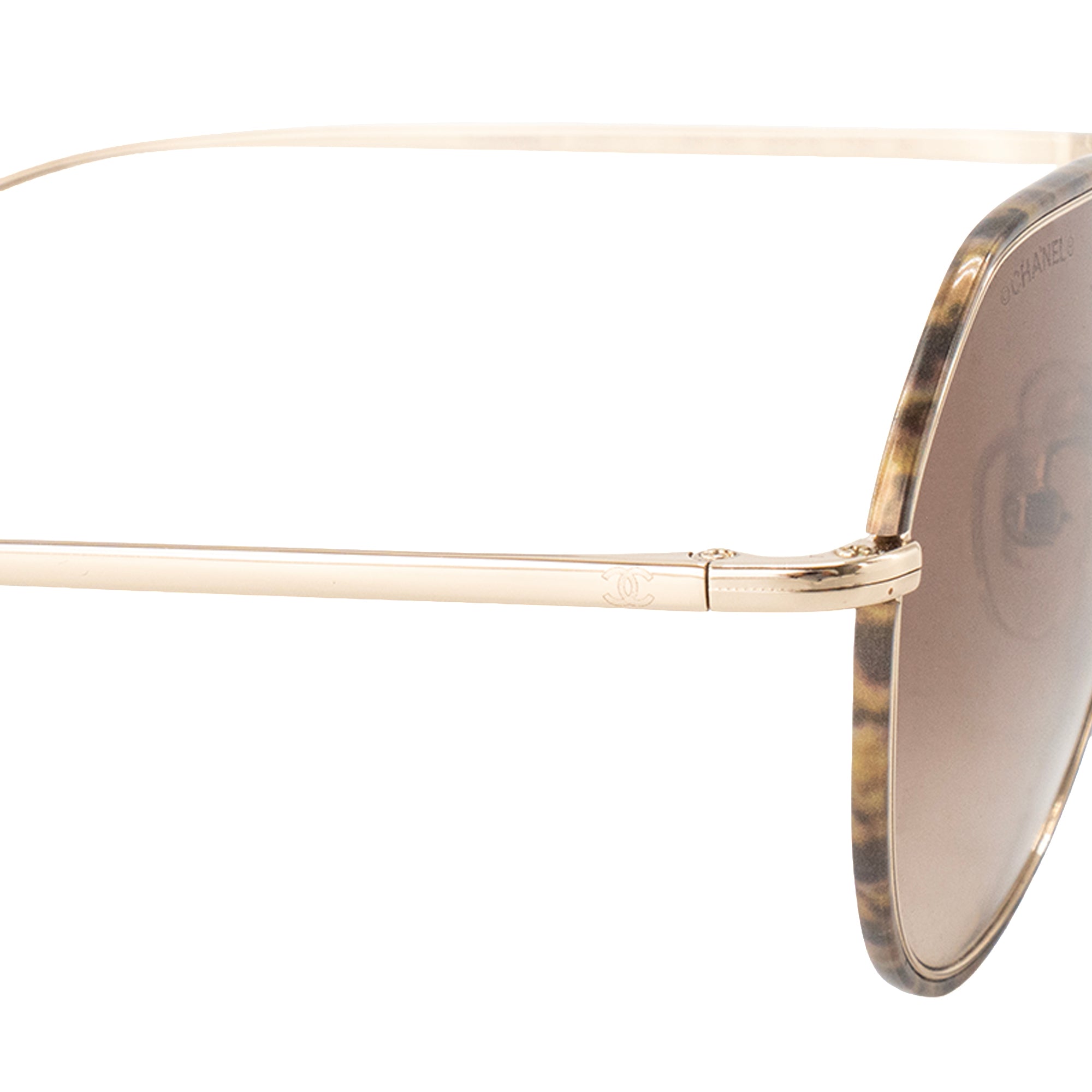 CHANEL - Lunettes de soleil Chanel en métal doré