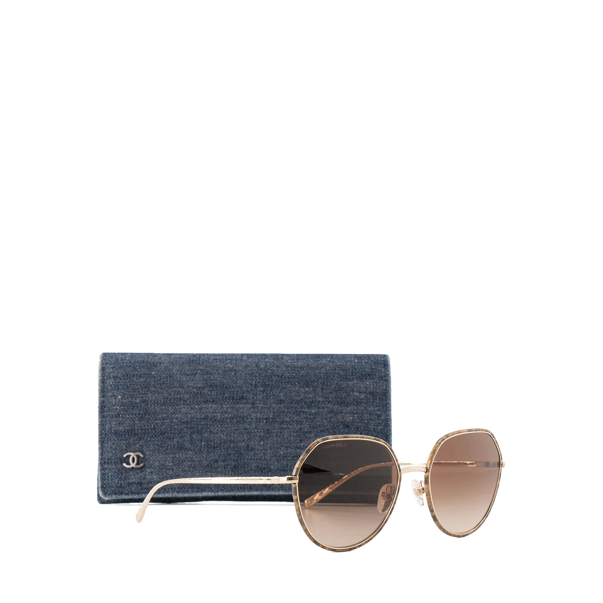CHANEL - Lunettes de soleil Chanel en métal doré