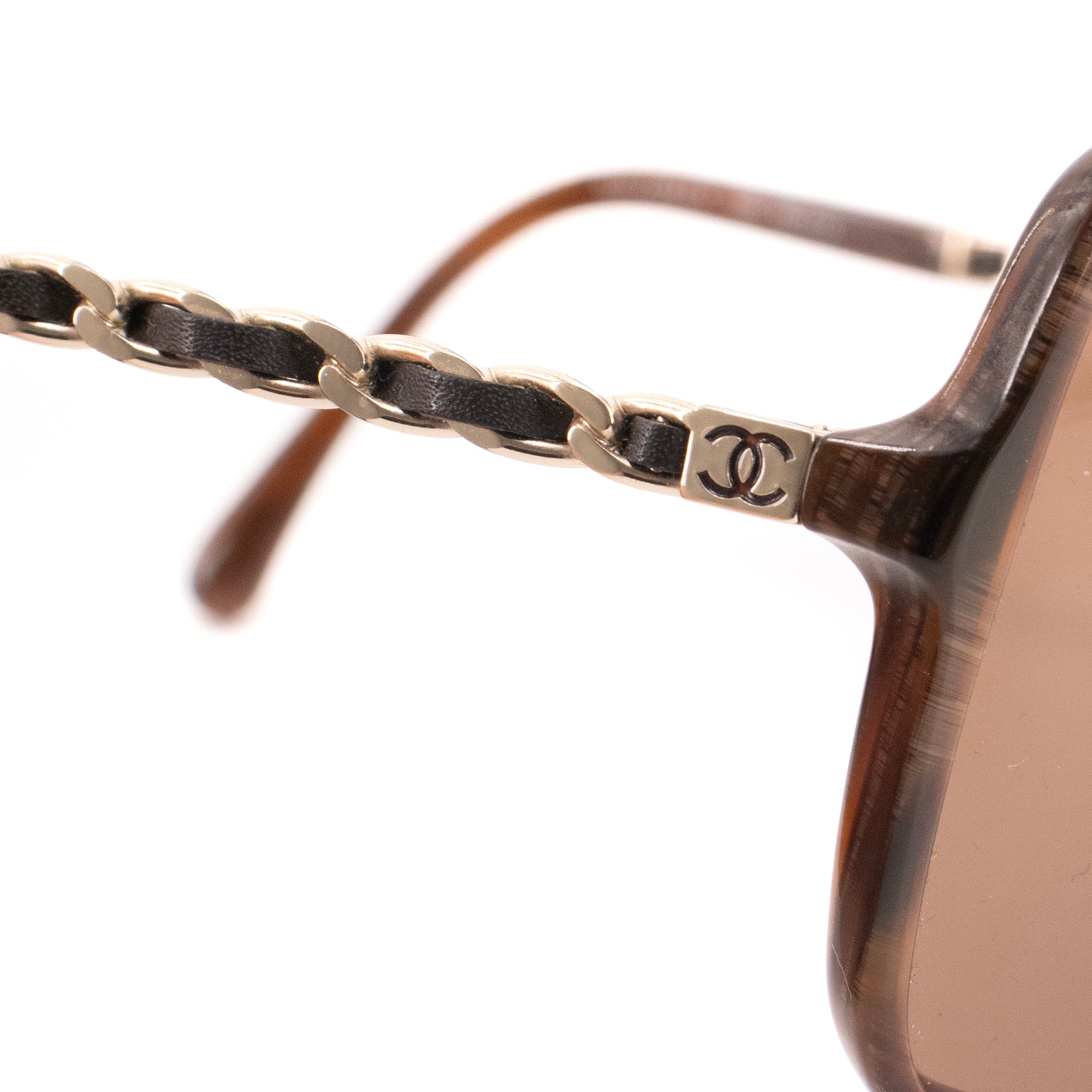 CHANEL - Lunettes de soleil Chanel en plastique marron
