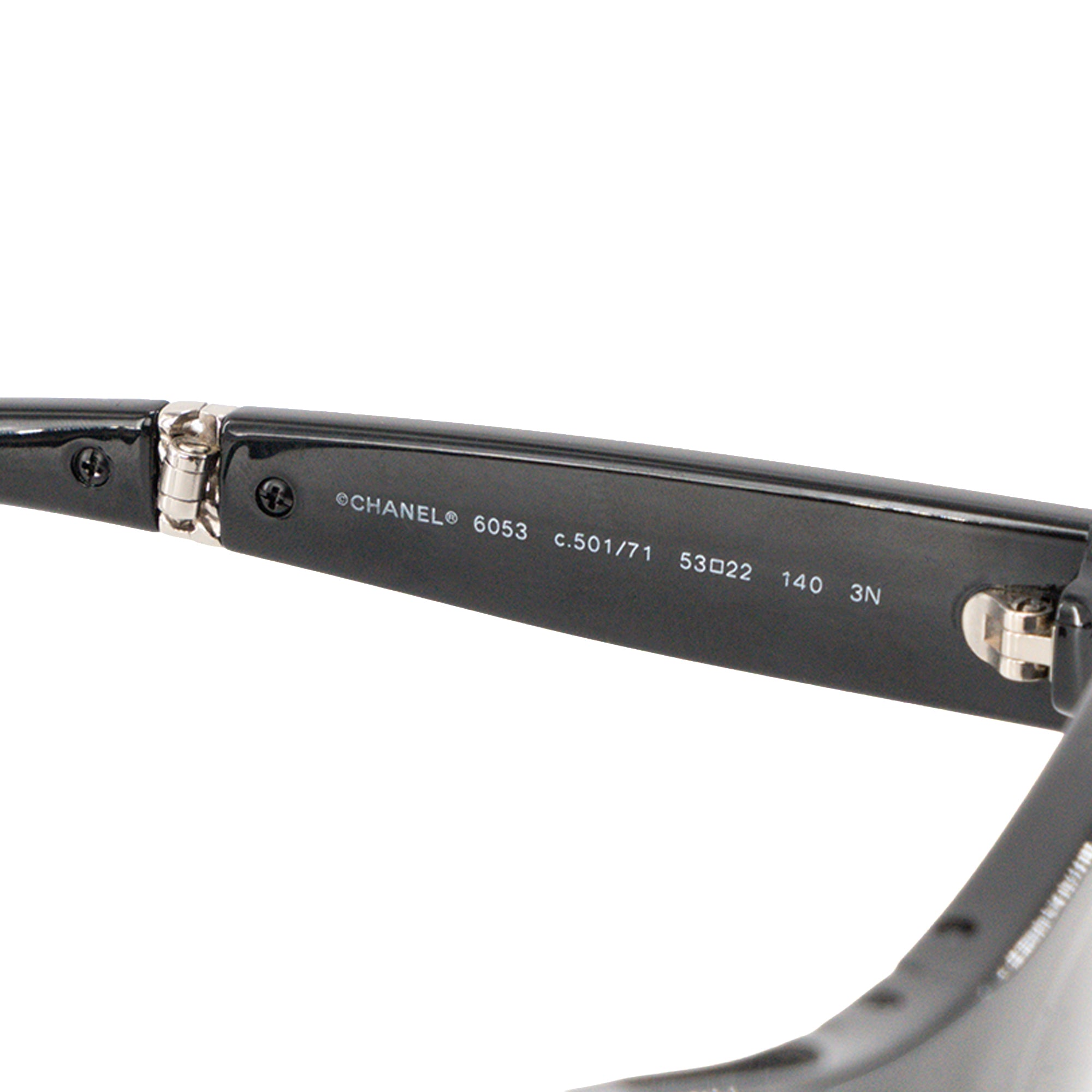CHANEL - Lunettes de soleil Pliable Chanel en acétate noir