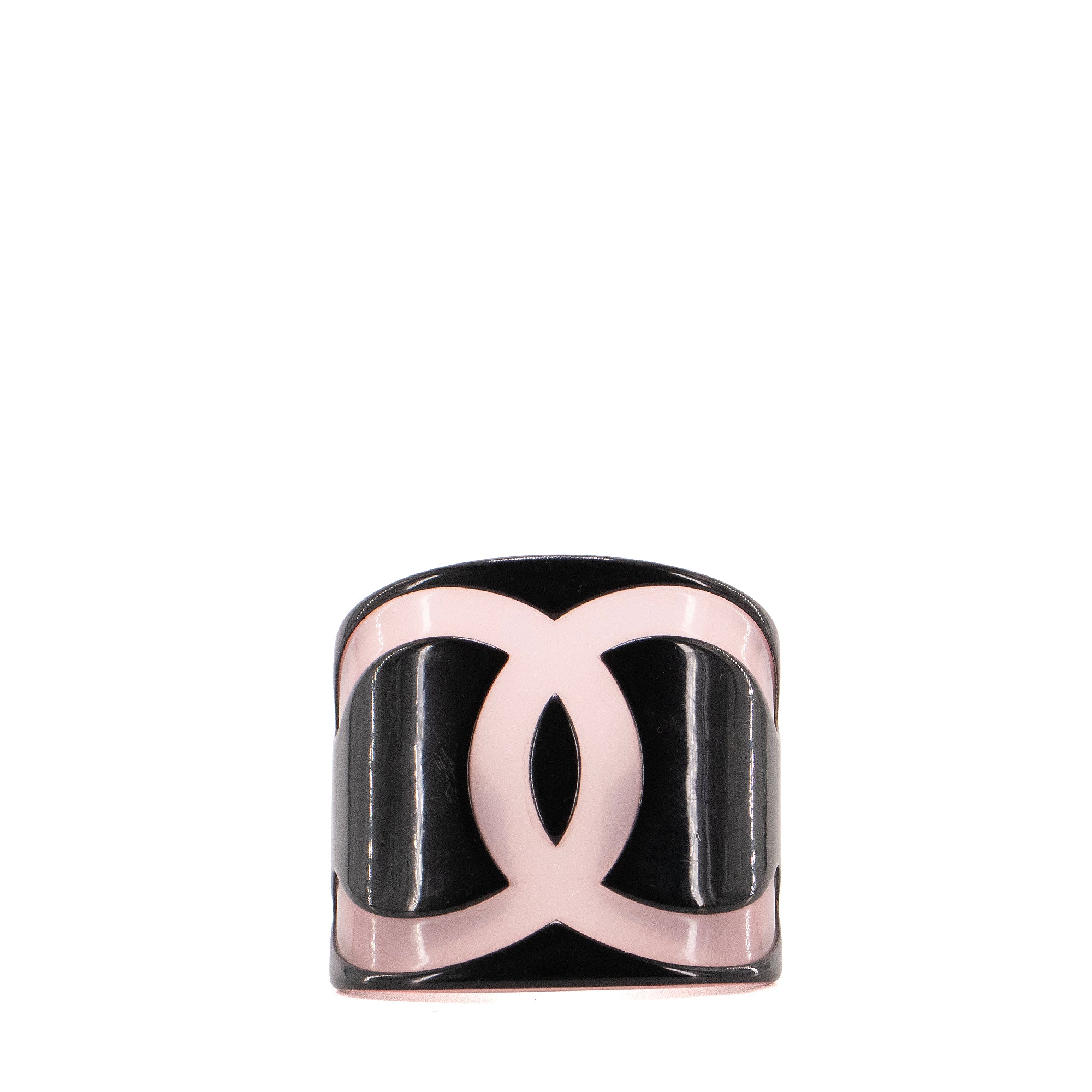 CHANEL - Manchette CC Chanel en plastique noir et rose