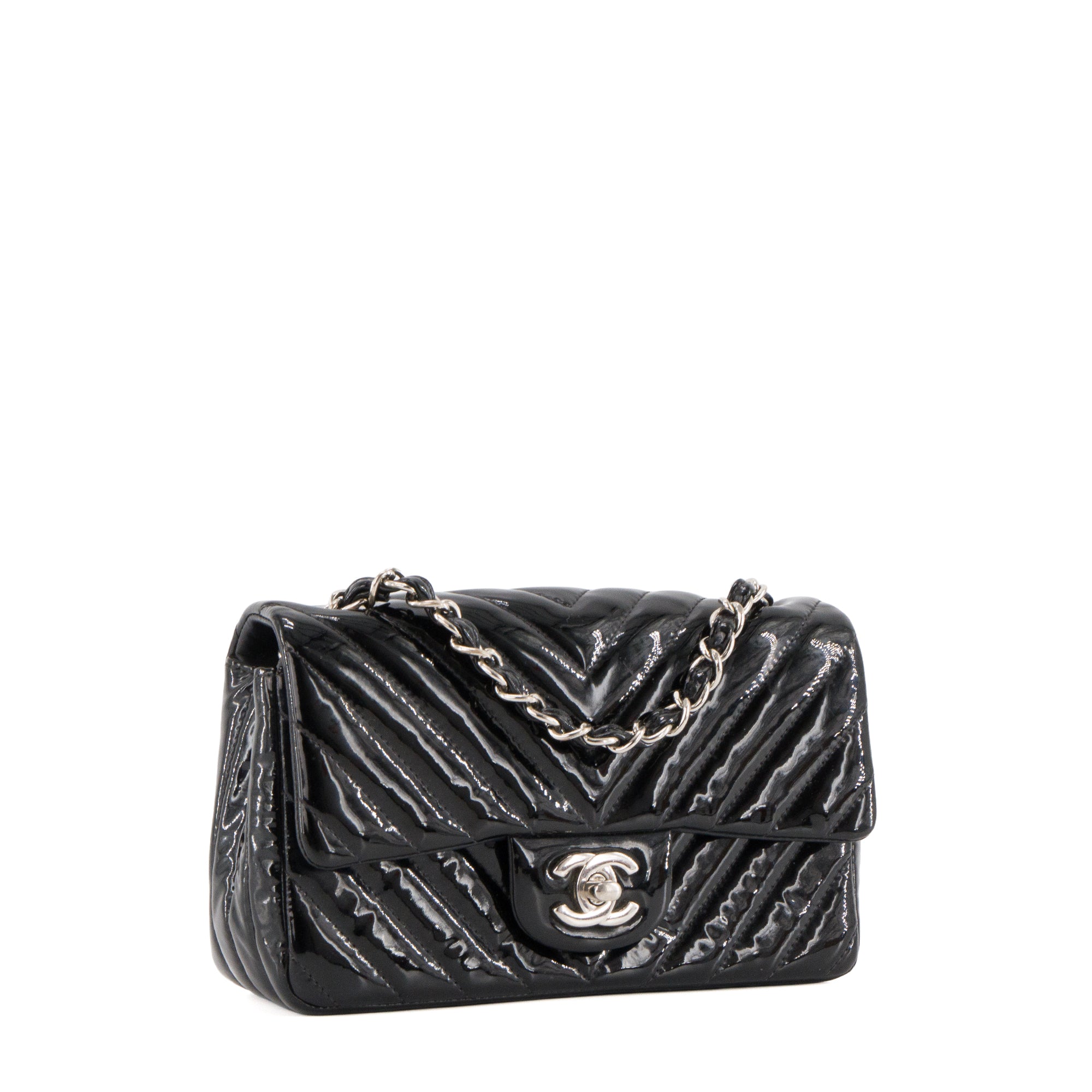 CHANEL - Sac à bandoulière Classique/Timeless Mini Rectangle Chanel en cuir chevron verni noir