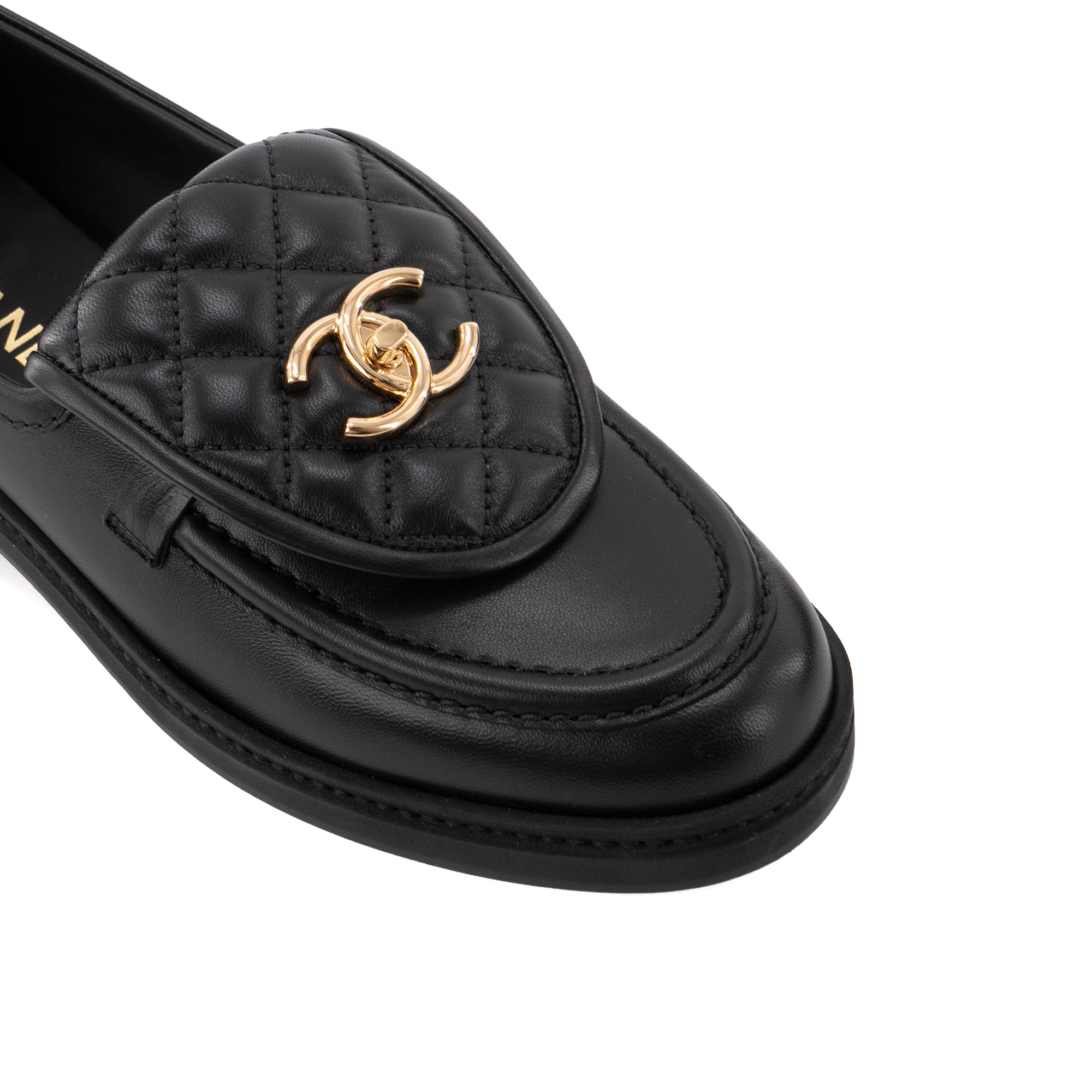 CHANEL - Mocassins CC Chanel en cuir noir (T39.5)