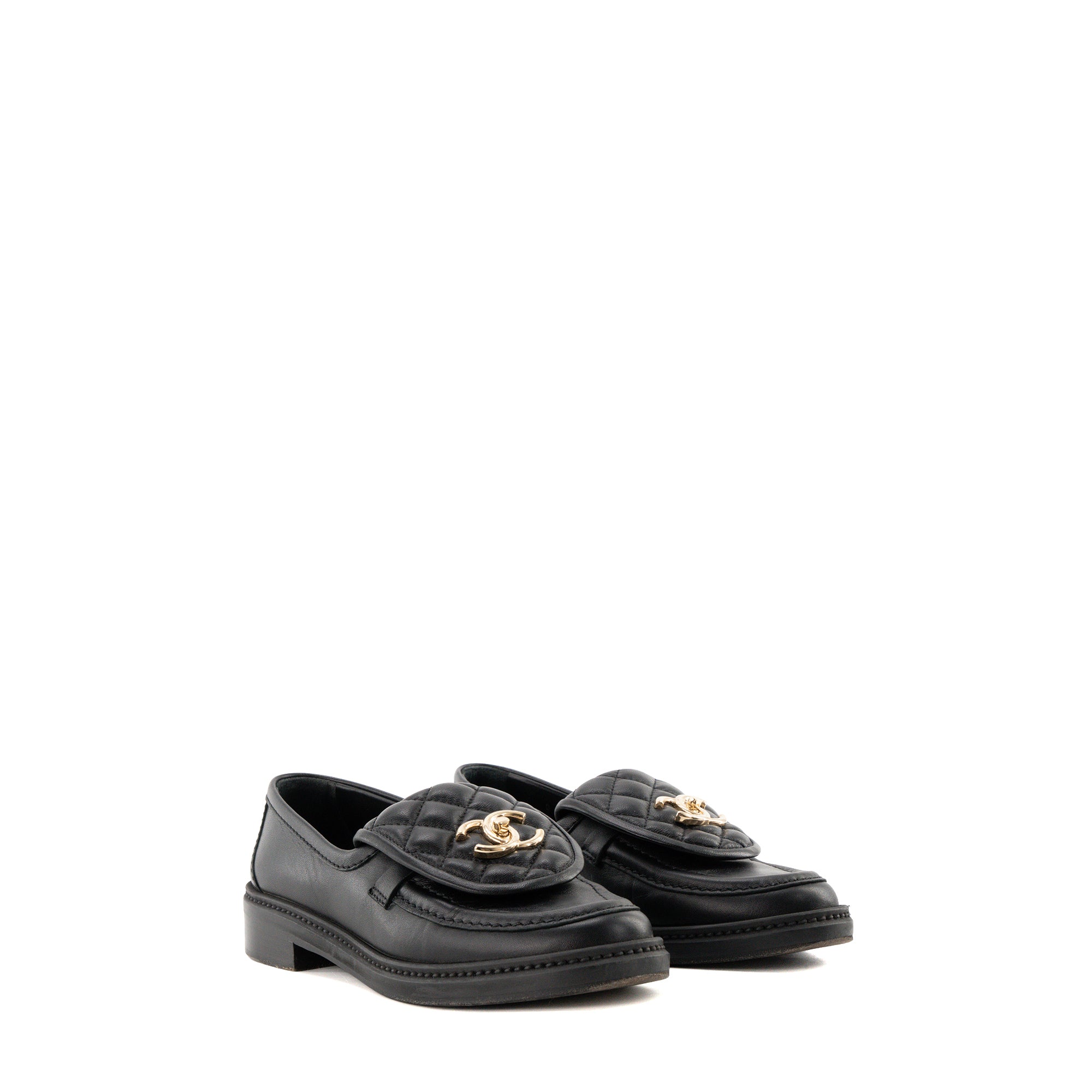 CHANEL - Mocassins Chanel en cuir lisse noir (T36)