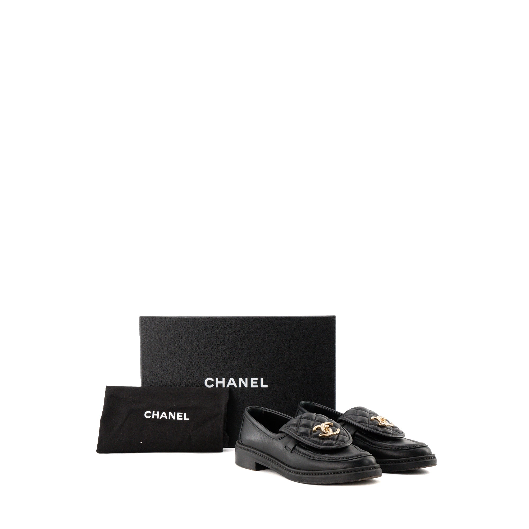 CHANEL - Mocassins Chanel en cuir lisse noir (T36)