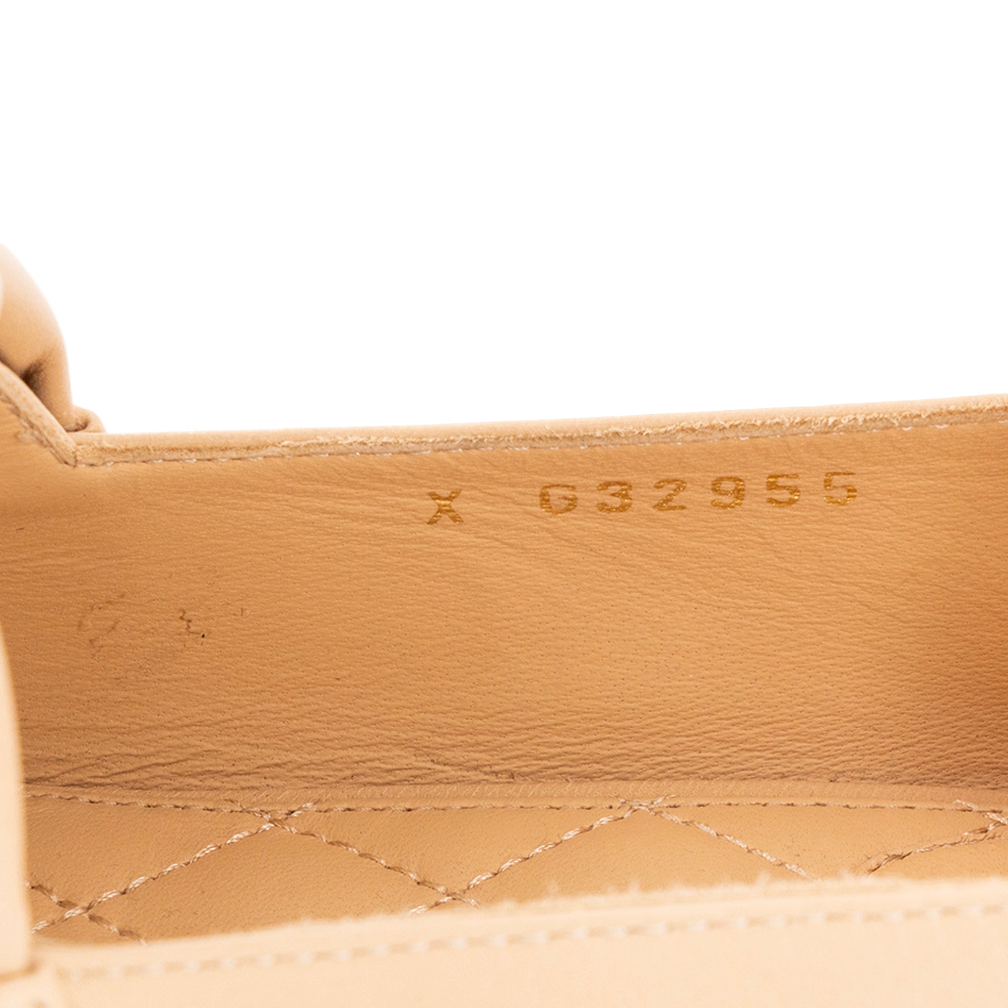 CHANEL - Mocassins Loafers Chanel en cuir lisse beige (T38)