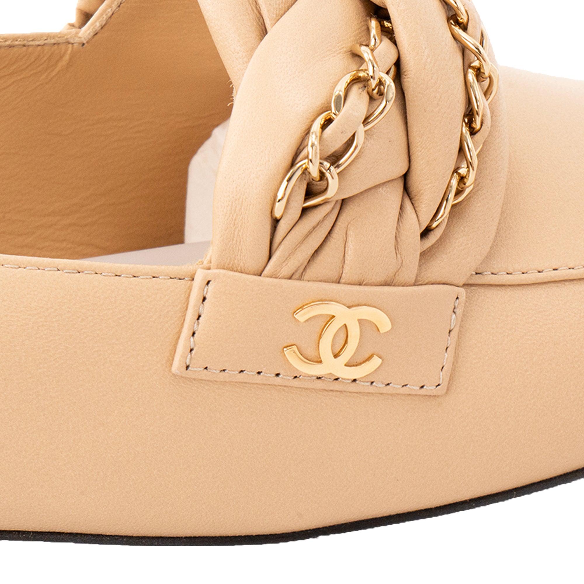 CHANEL - Mocassins Loafers Chanel en cuir lisse beige (T38)