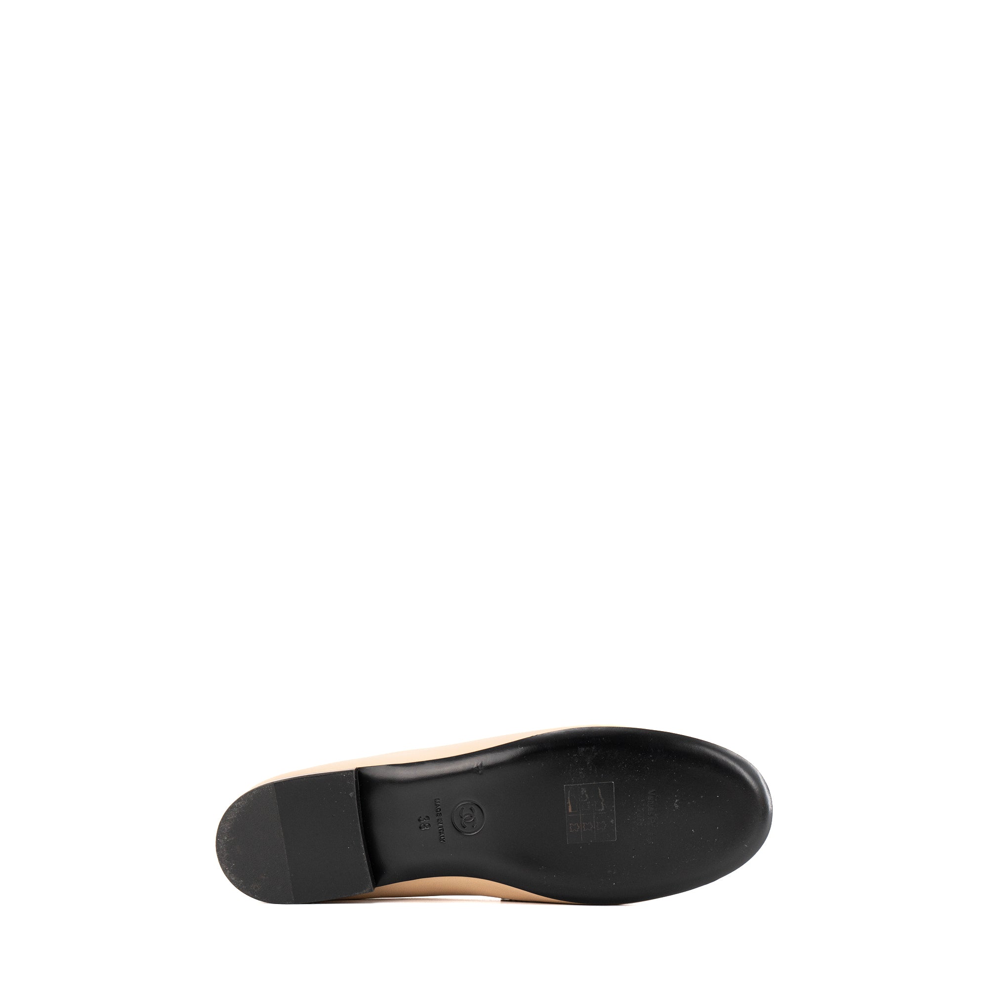 CHANEL - Mocassins Loafers Chanel en cuir lisse beige (T38)