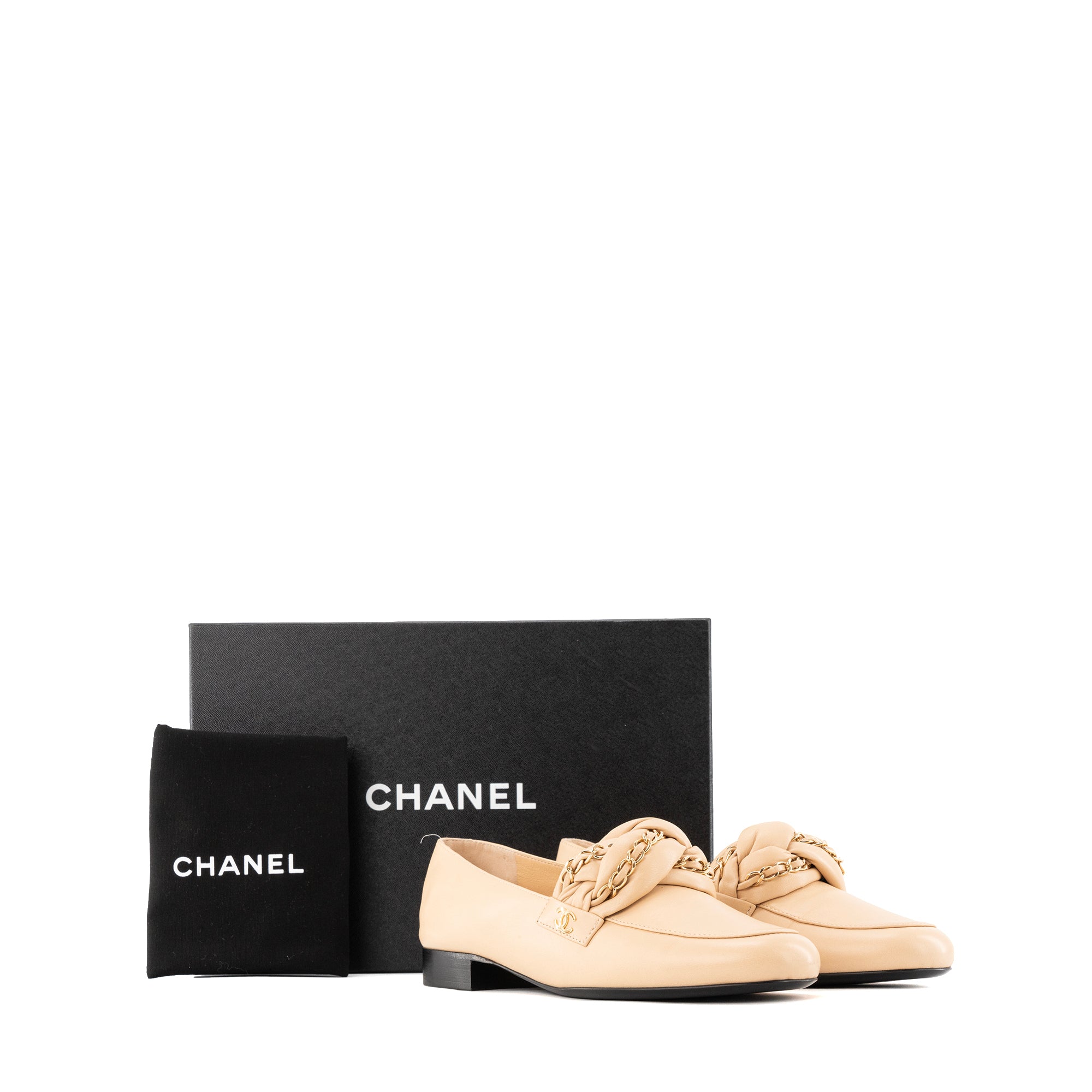 CHANEL - Mocassins Loafers Chanel en cuir lisse beige (T38)