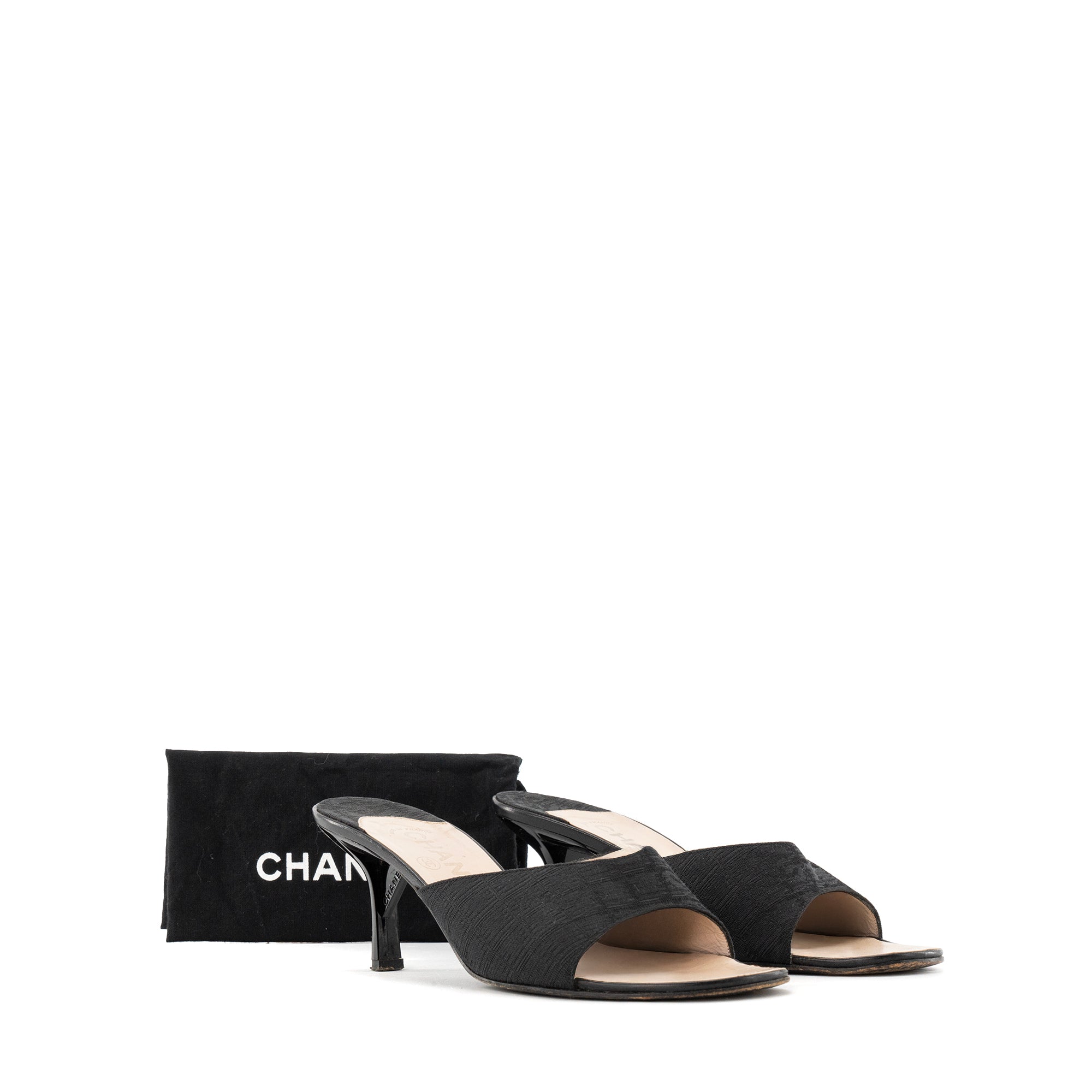 CHANEL - Mules à talons CC Chanel en toile noire (T37)