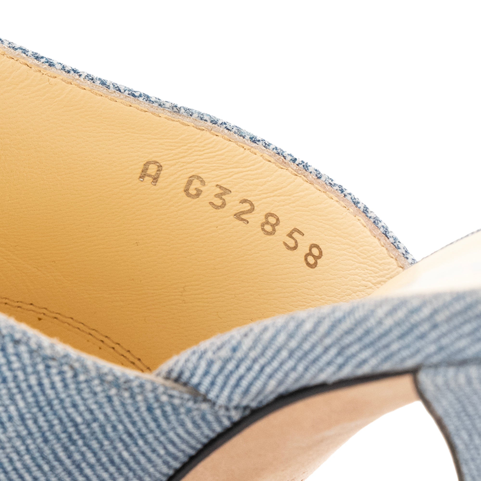 CHANEL - Mules à talons Chanel en denim bleu (T39C)