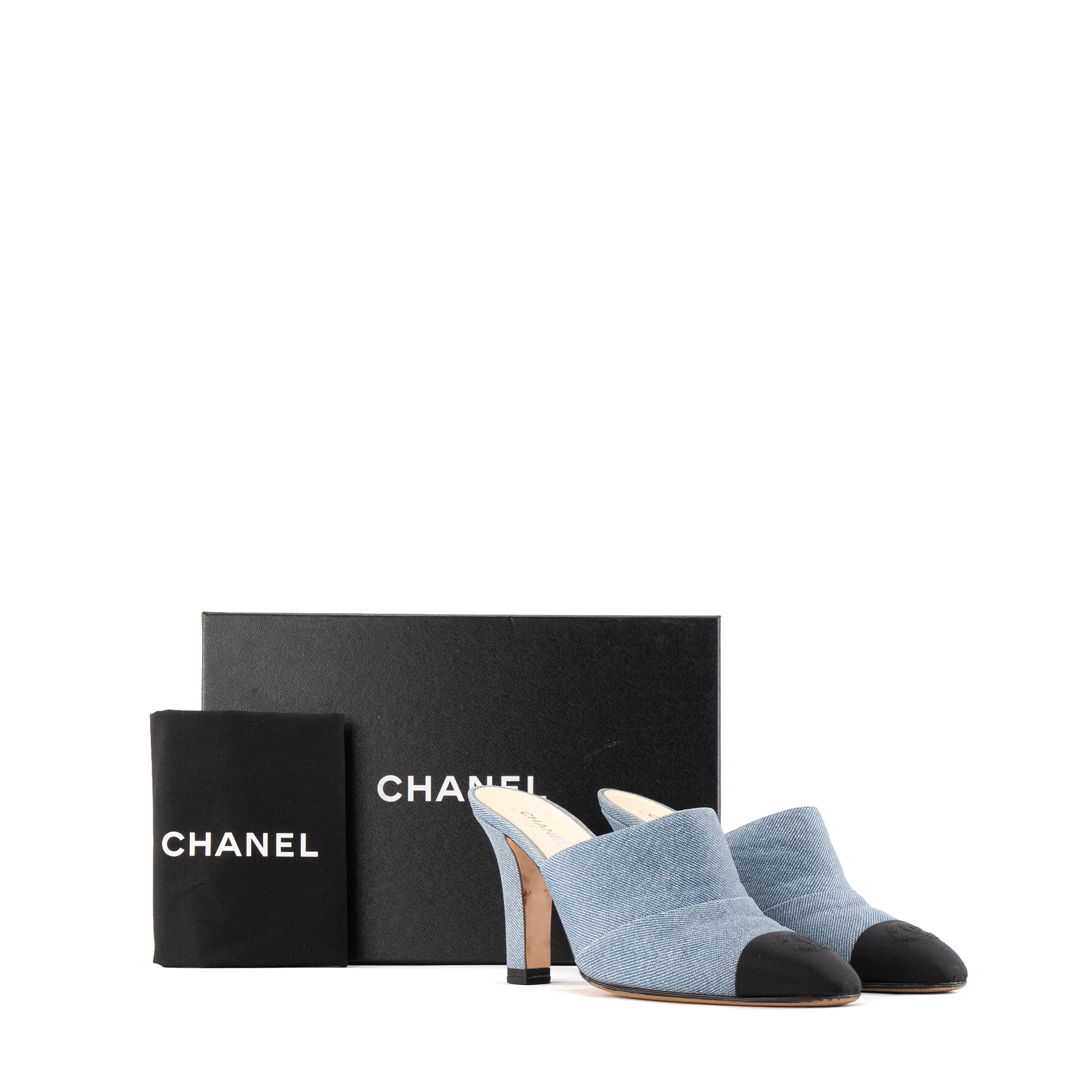 CHANEL - Mules à talons Chanel en denim bleu (T39C)
