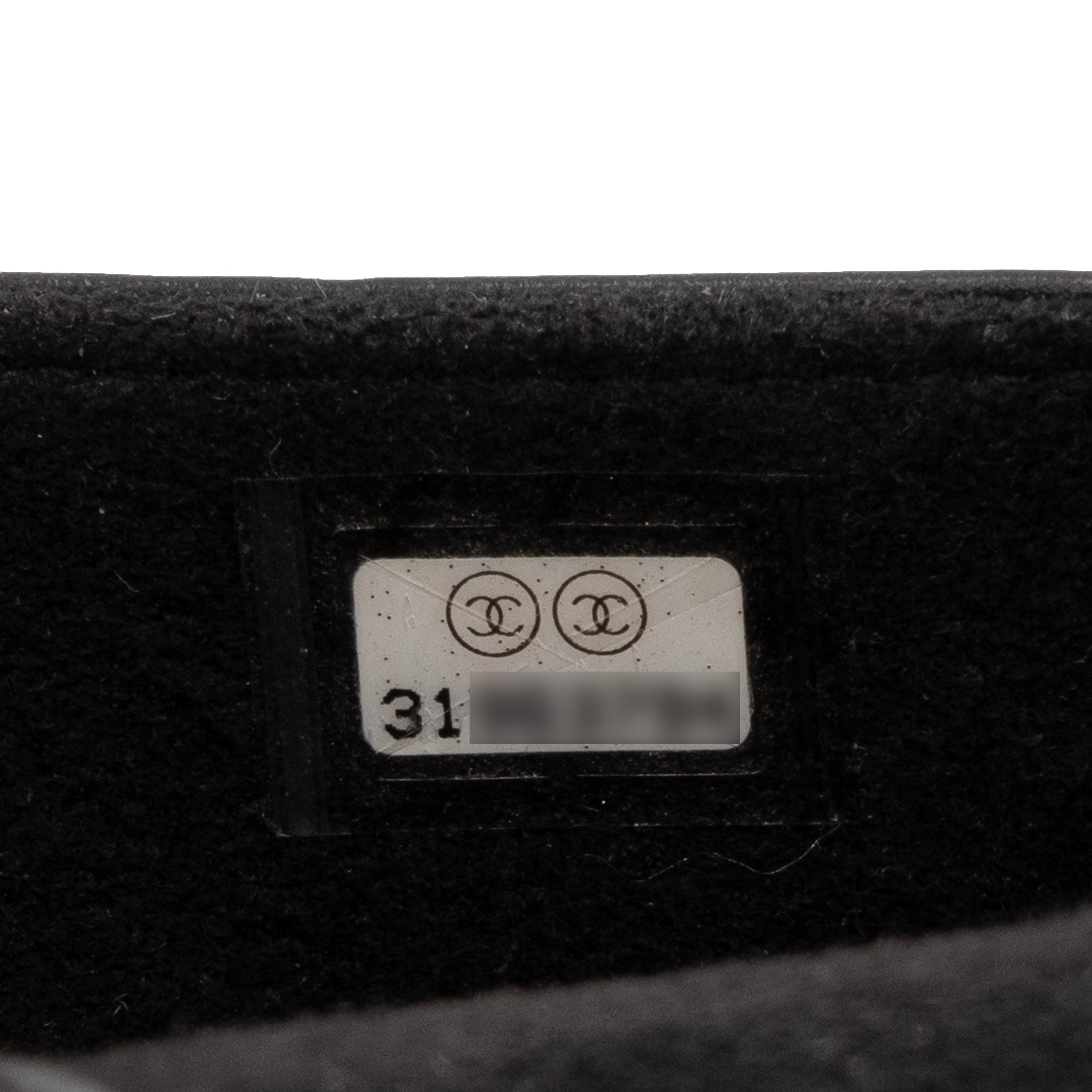 CHANEL - Pochette à bandoulière/Étui à lunettes Chanel en cuir caviar noir