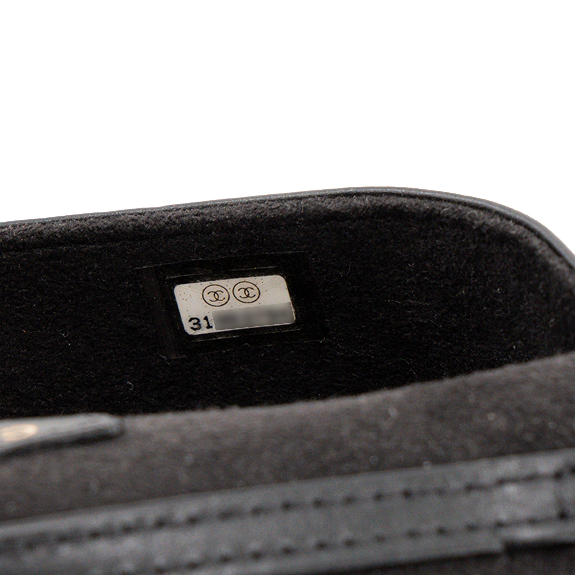 CHANEL - Pochette à bandoulière/Étui à lunettes Chanel en cuir caviar noir