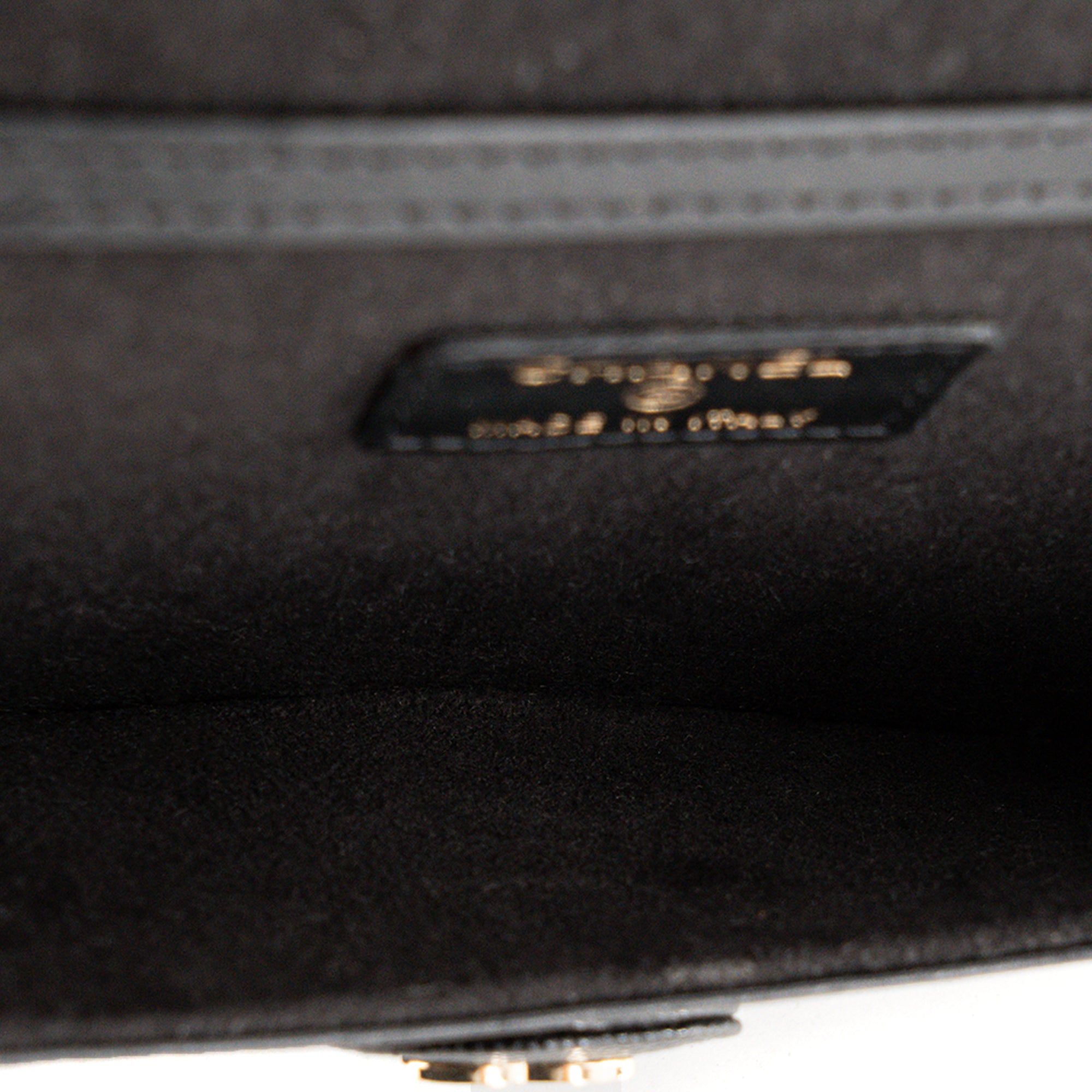 CHANEL - Pochette à bandoulière/Étui à lunettes Chanel en cuir caviar noir