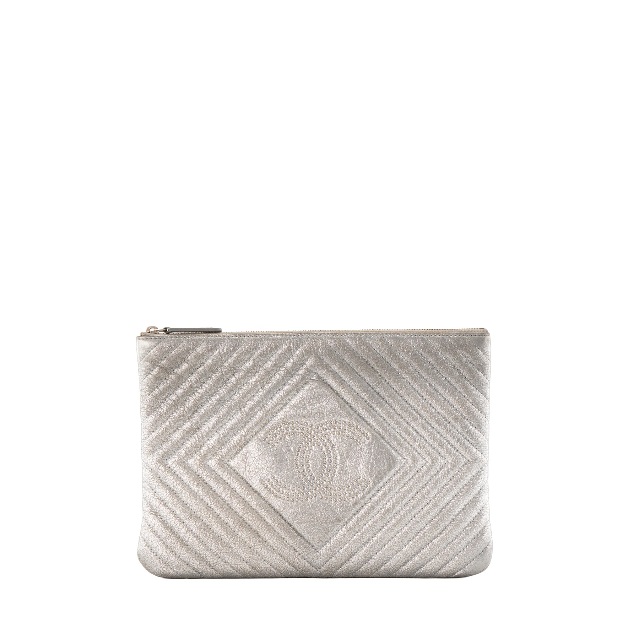 CHANEL - Pochette CC Chanel en cuir argenté