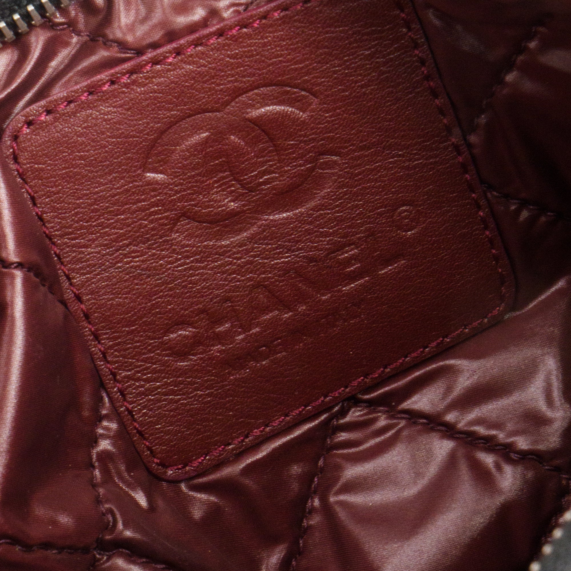 CHANEL - Pochette Cocoon Chanel en nylon et cuir noir