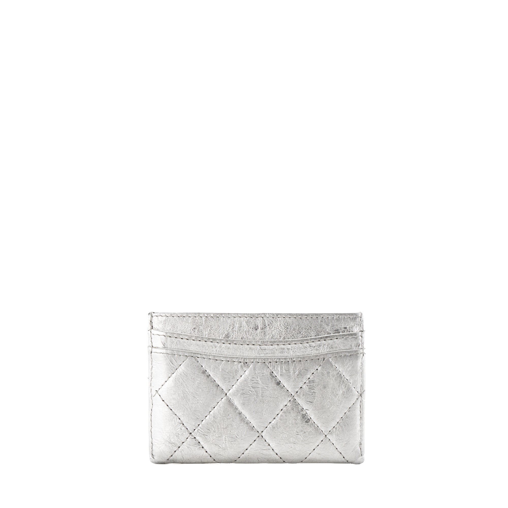 CHANEL - Porte cartes 2.55 Chanel en cuir froissé argenté