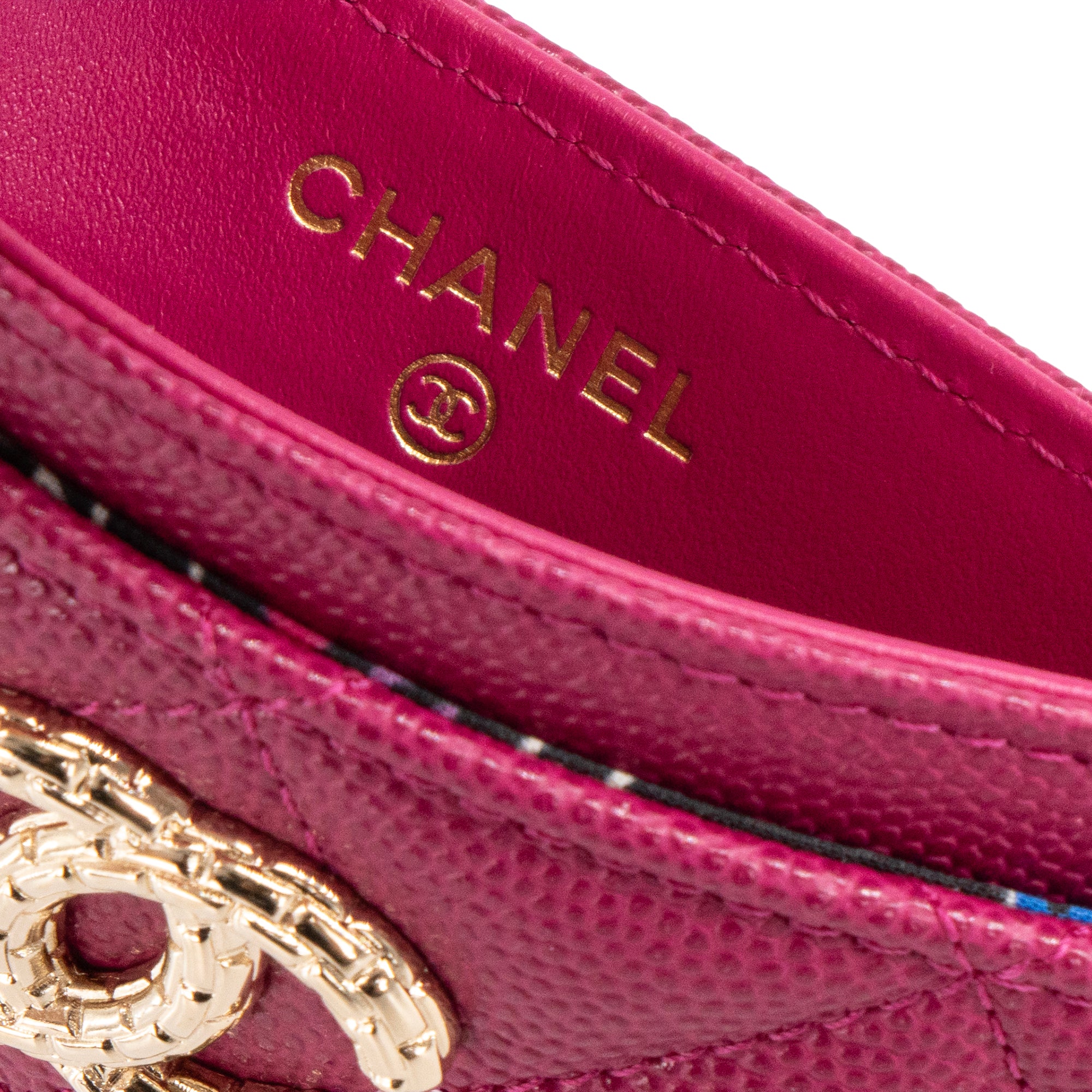 CHANEL - Porte cartes Classique/Timeless Chanel en cuir caviar violet édition limitée