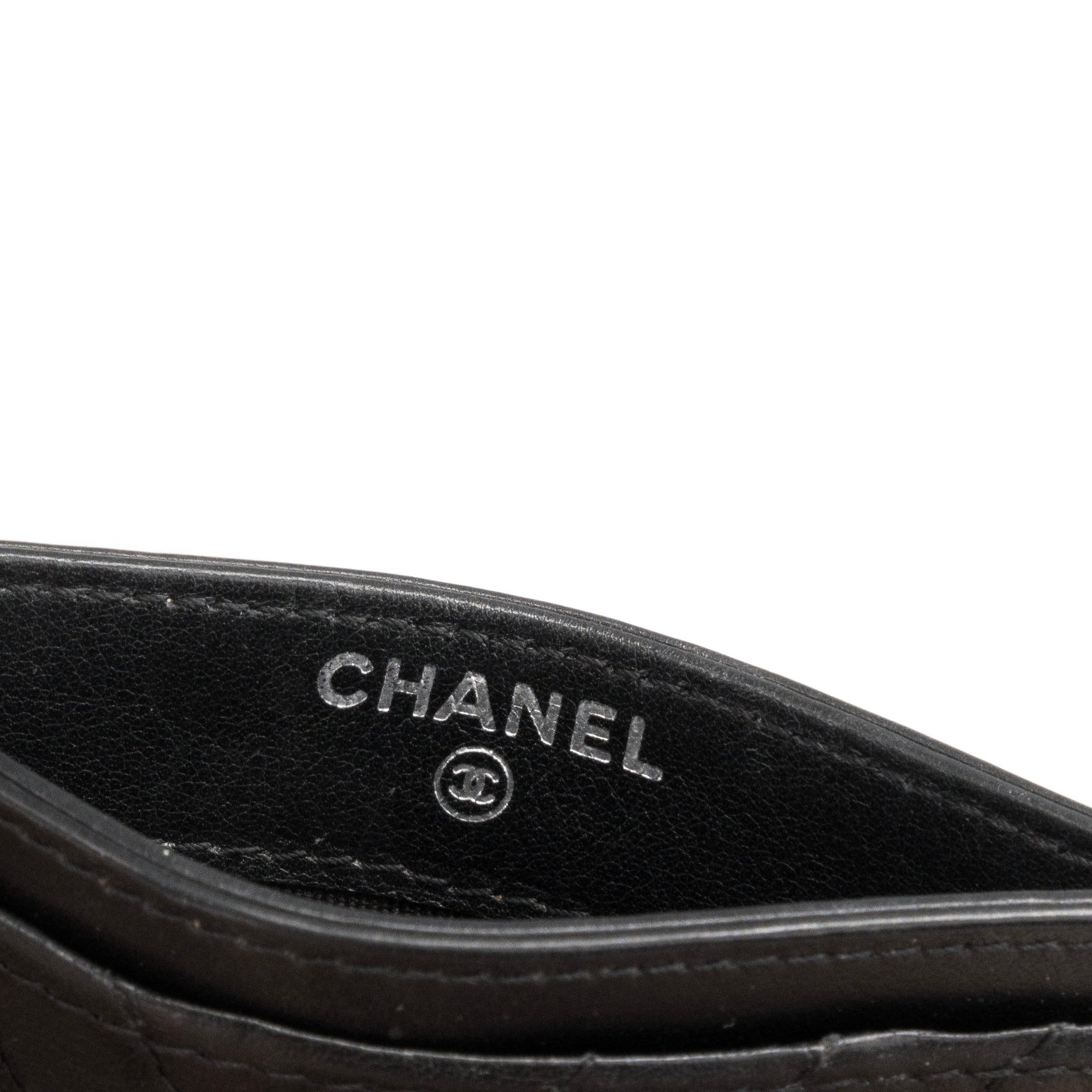 CHANEL - Porte-cartes Classique/Timeless Chanel en cuir chevron noir