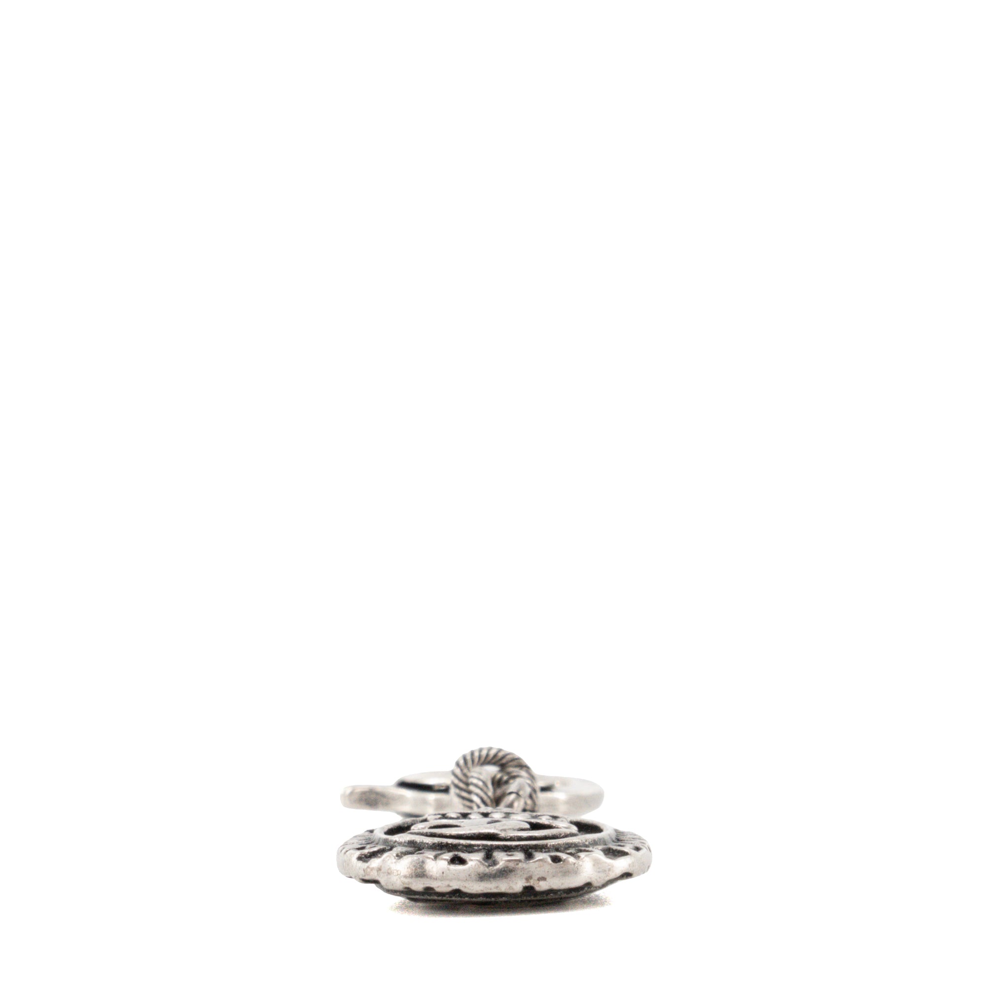 CHANEL - Porte clés Chanel en métal argent
