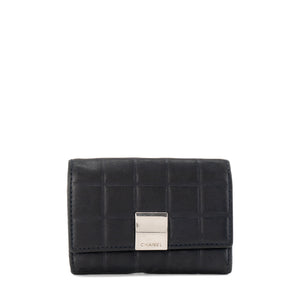 CHANEL - Pochette clés Chocolate Bar Chanel en cuir matelassé bleu marine