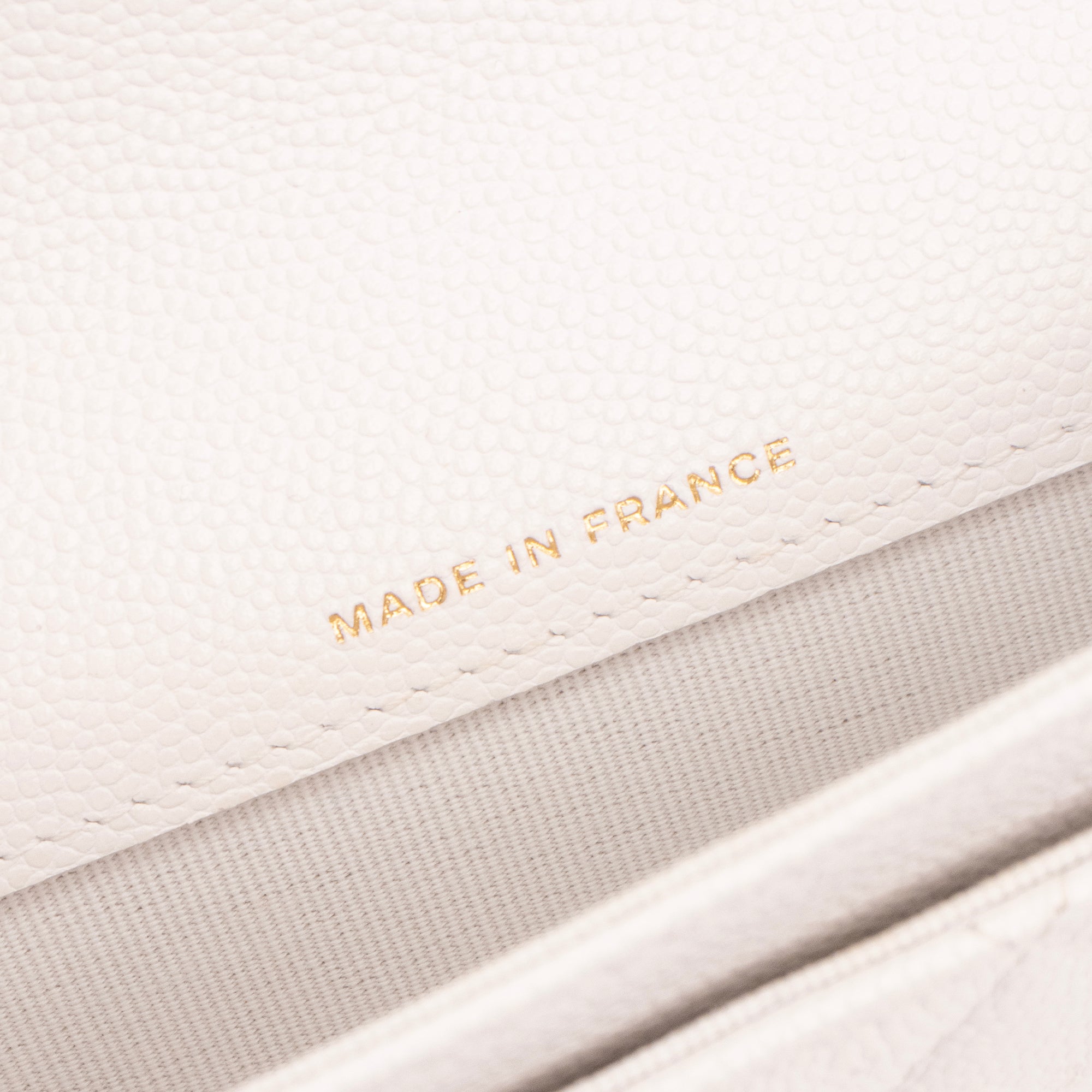 CHANEL - Porte-monnaie Classique/Timeless Chanel en cuir caviar blanc