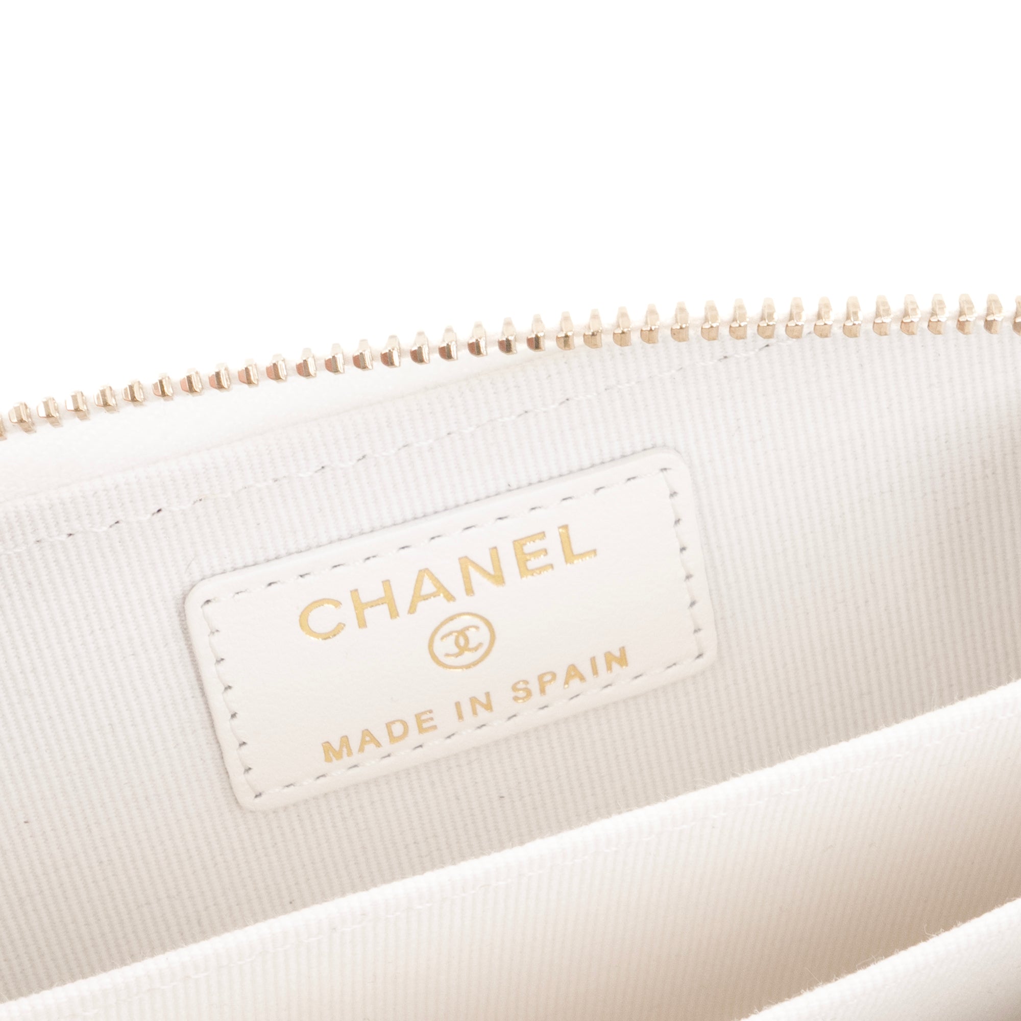 CHANEL - Porte-monnaie Zippé Classique/Timeless Chanel en cuir caviar blanc