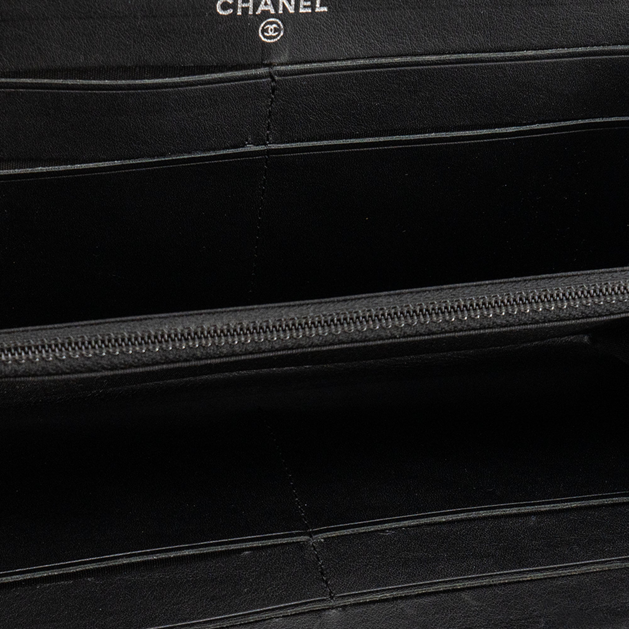 CHANEL - Portefeuille CC Chanel en cuir caviar noir