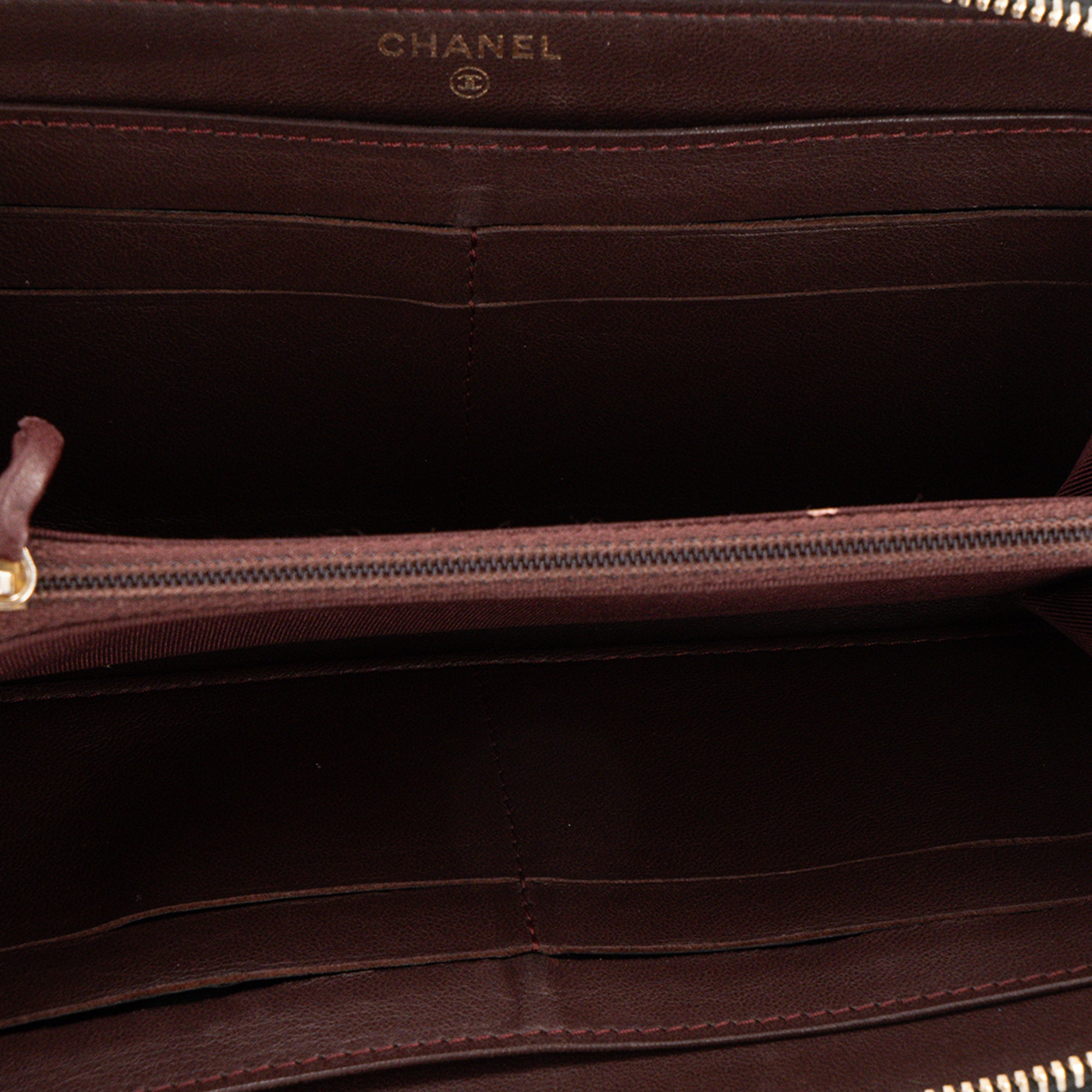 CHANEL - Portefeuille long Classique/Timeless Chanel en cuir lisse noir